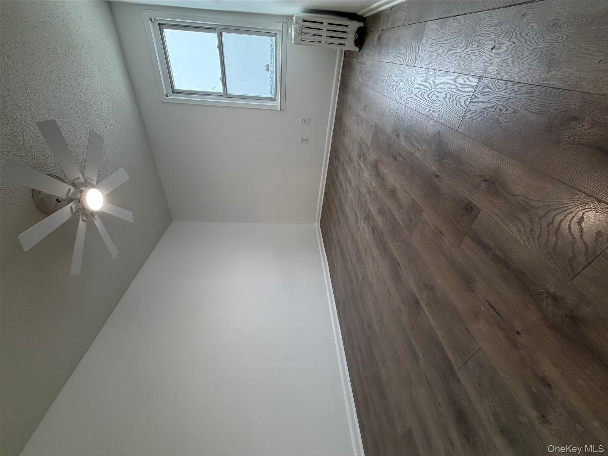 #7 photo, 12215 11th Avenue, Куинс ‖ College Point , NY 11356