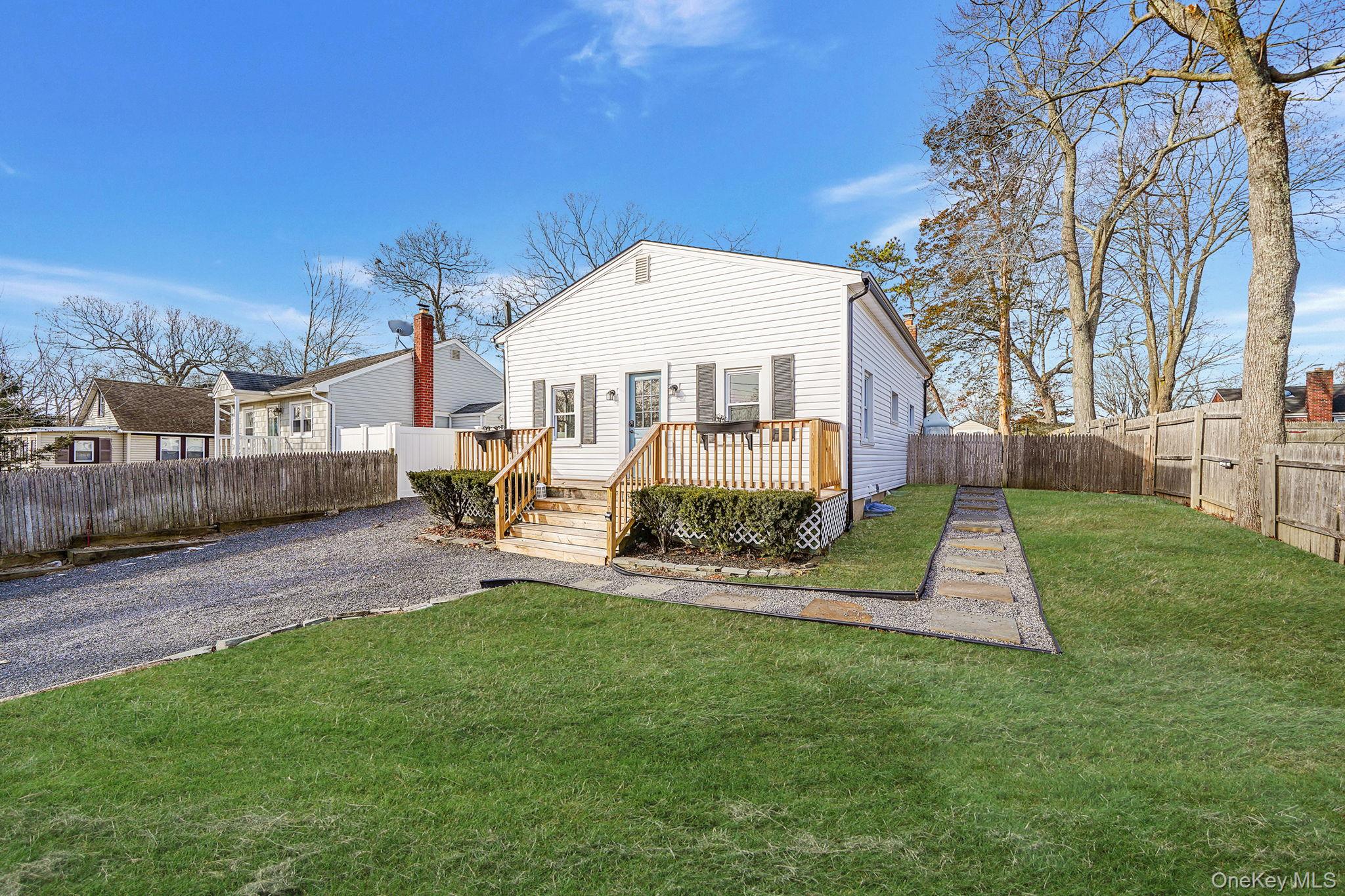 #3 photo, 78 Adirondack Drive, Саффолк ‖ Selden , NY 11784