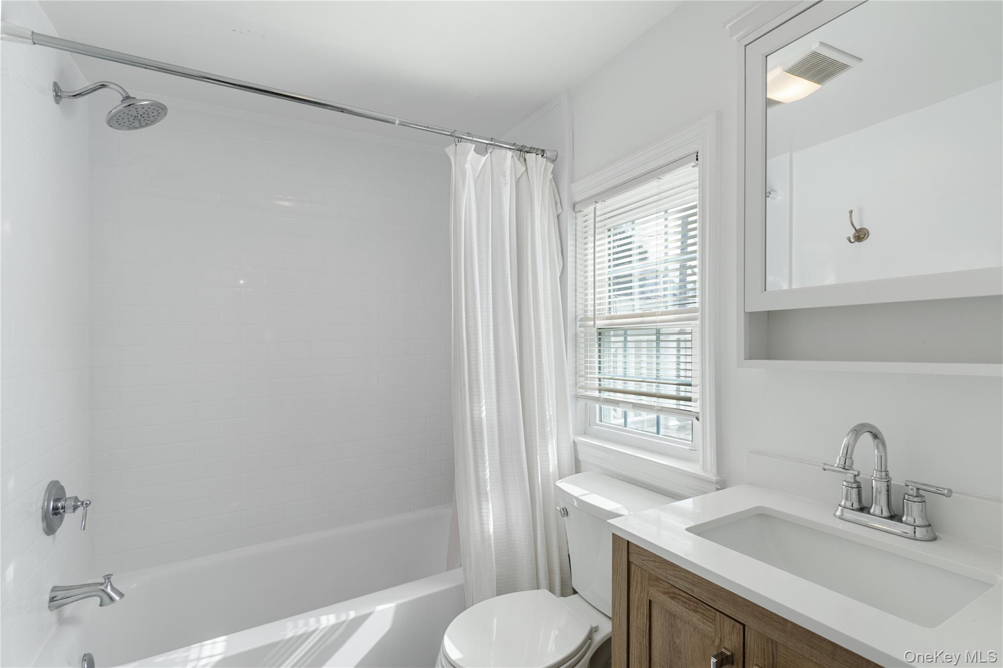 #14 photo, 38 Forest Avenue, ناسو Glen Cove , NY 11542