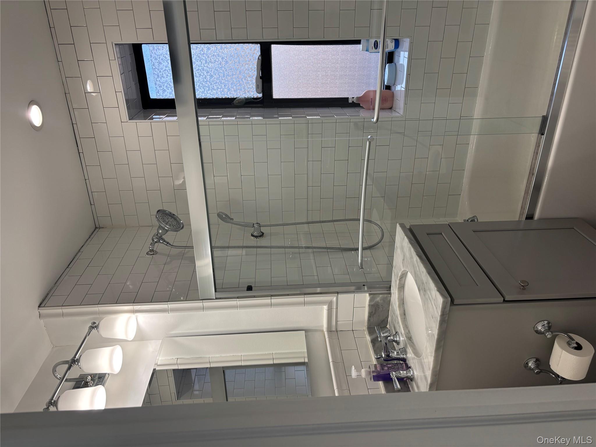 #9 photo, 7035 Broadway, Jackson Heights , NY 11372