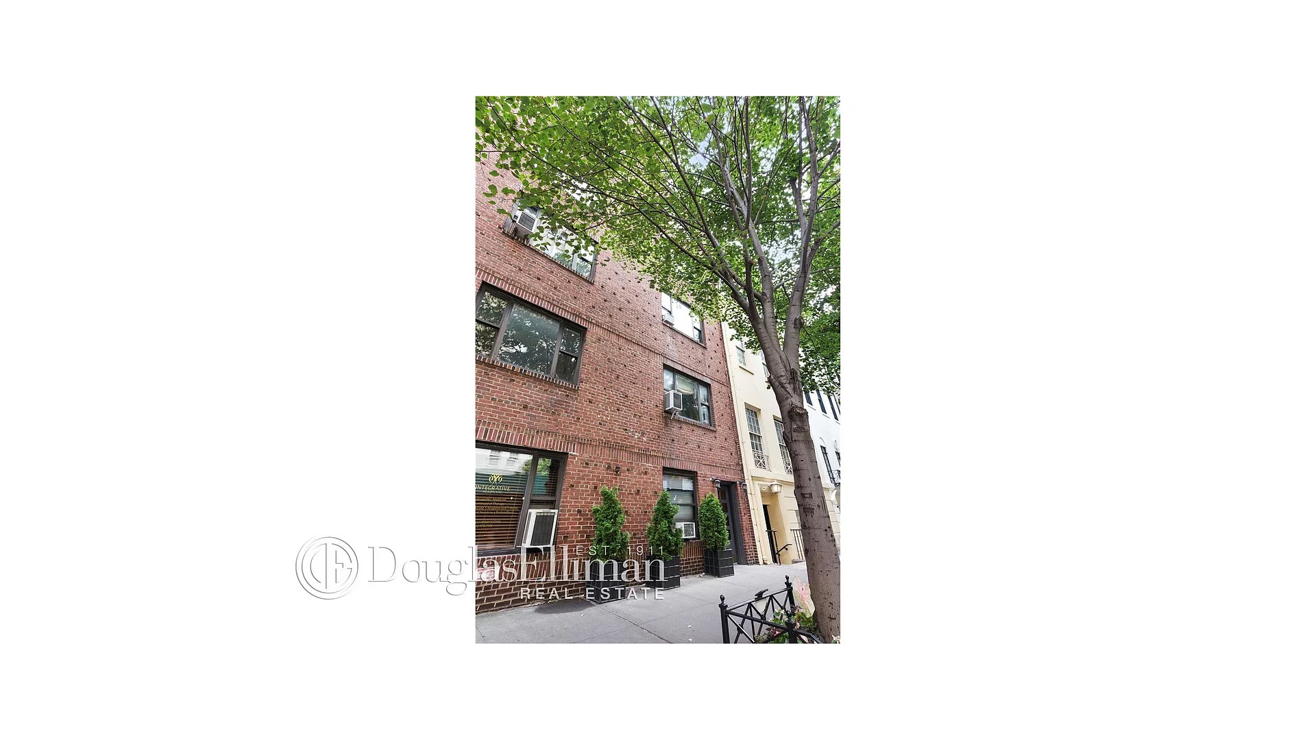 #10 photo, 12 W 9TH Street, Greenwich Village , NY 10011