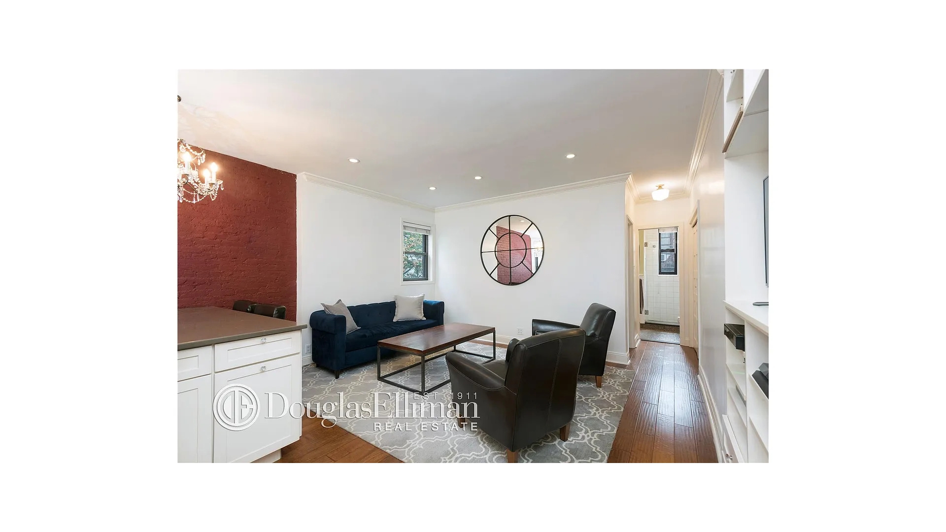 #4 photo, 12 W 9TH Street, Greenwich Village , NY 10011