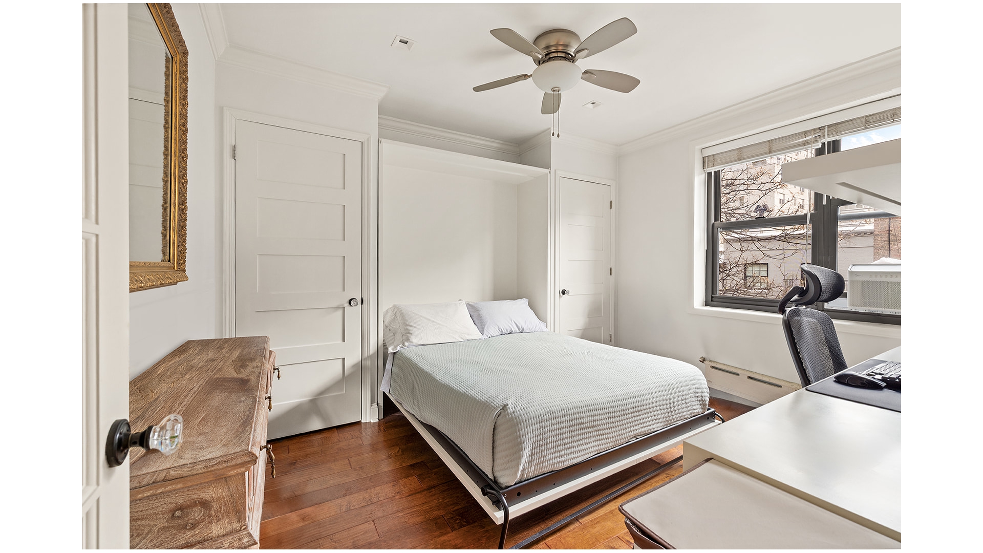 #7 photo, 12 W 9TH Street, Greenwich Village , NY 10011