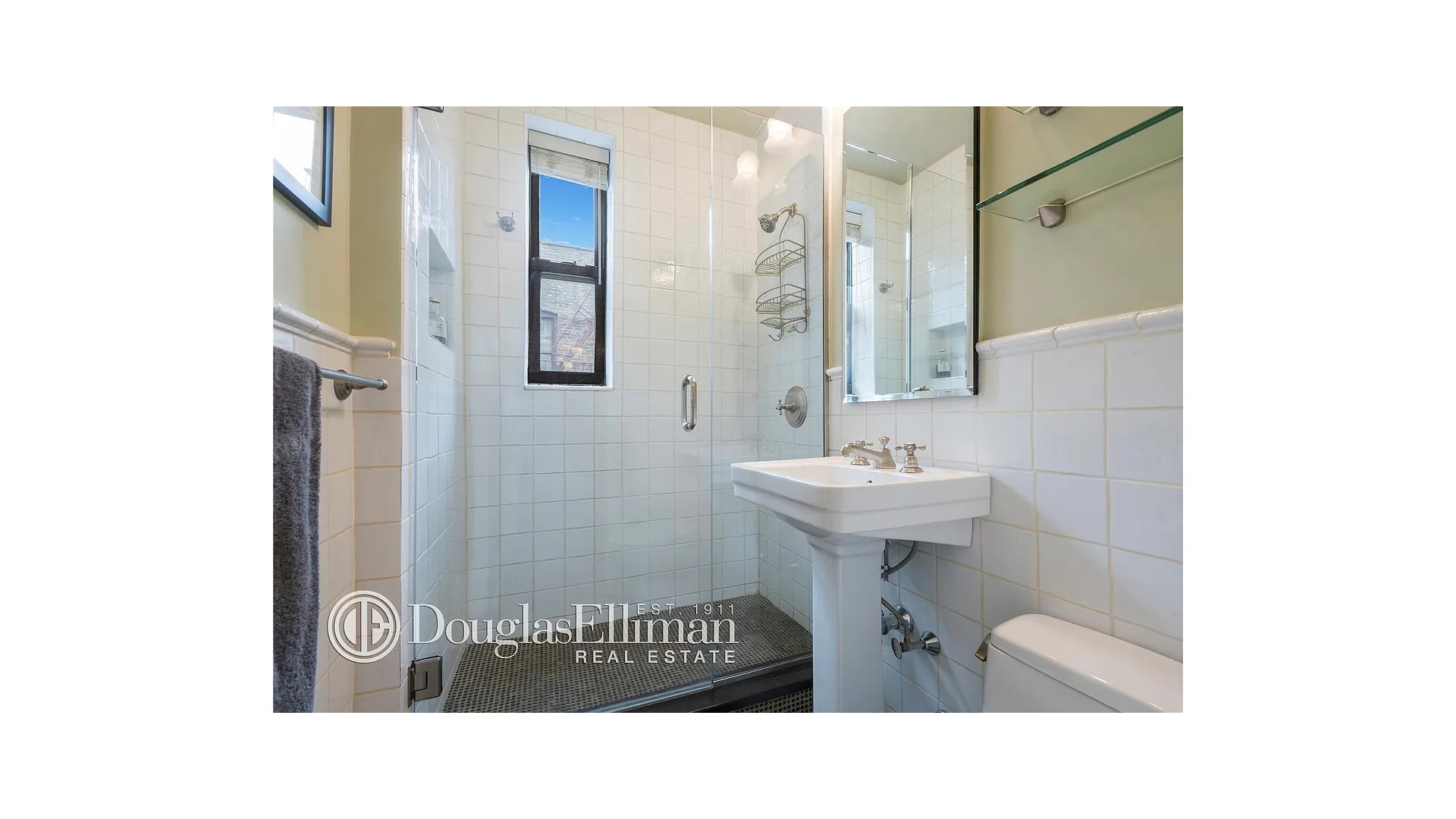 #9 photo, 12 W 9TH Street, Greenwich Village , NY 10011