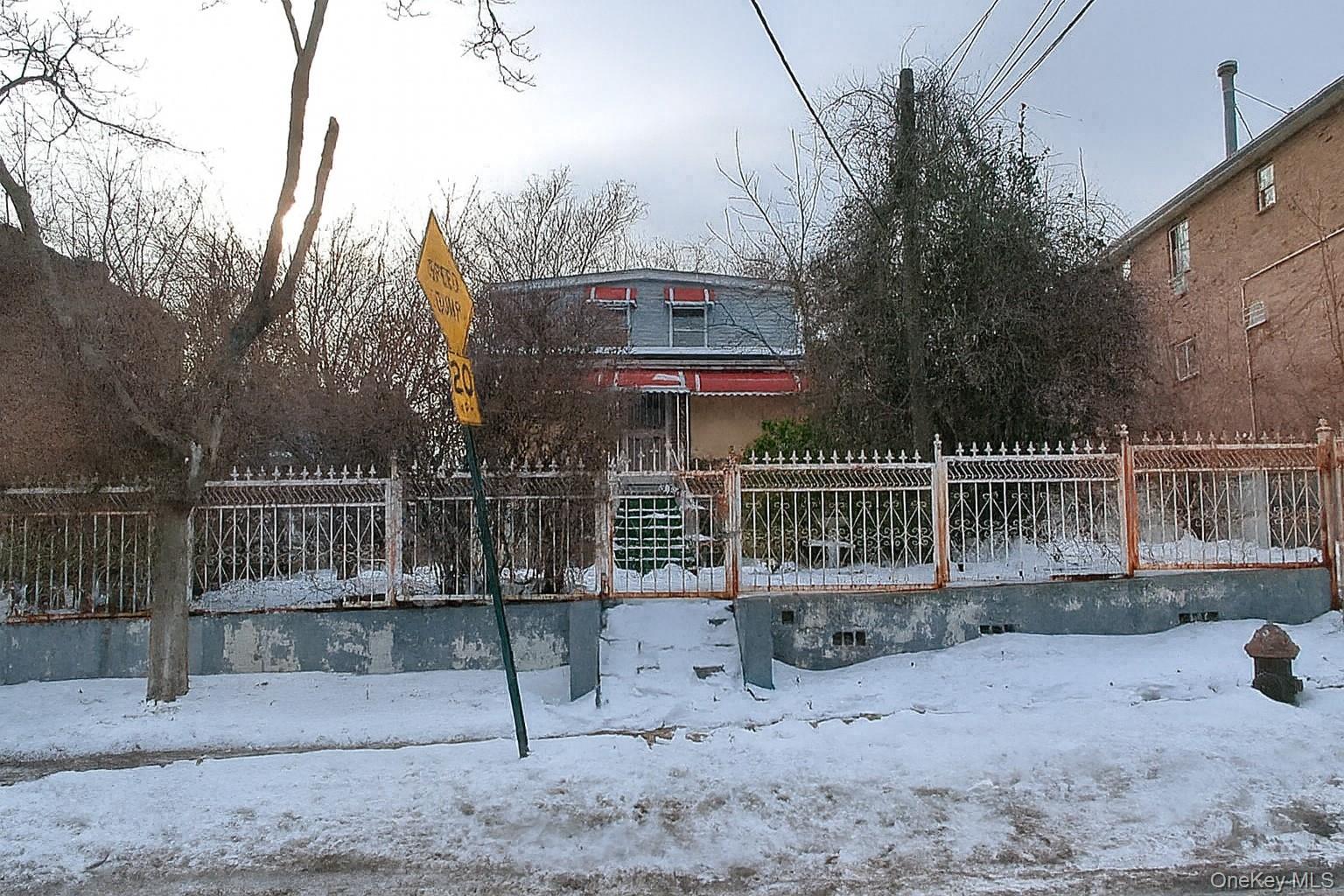 #2 photo, 3141 Gunther Avenue, Bronx , NY 10469