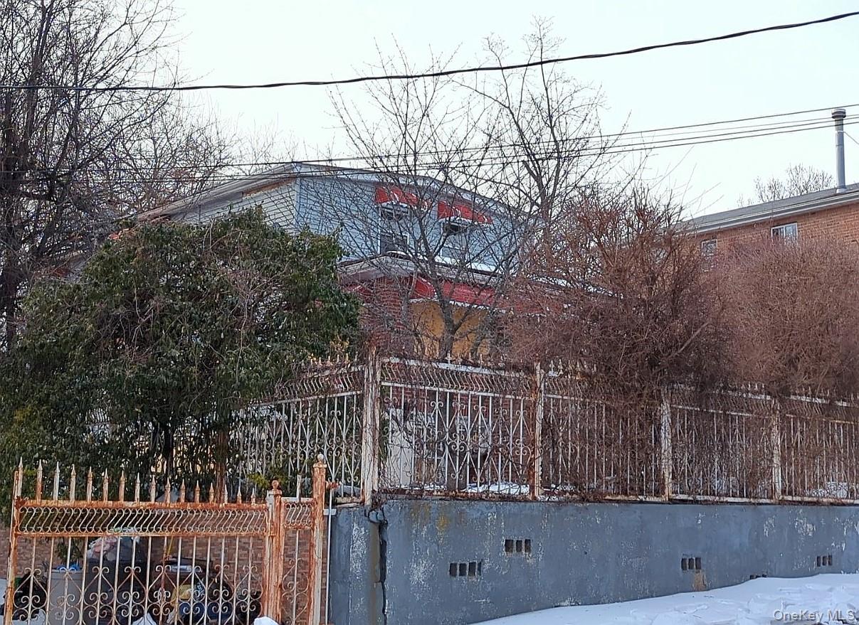 #4 photo, 3141 Gunther Avenue, Bronx , NY 10469