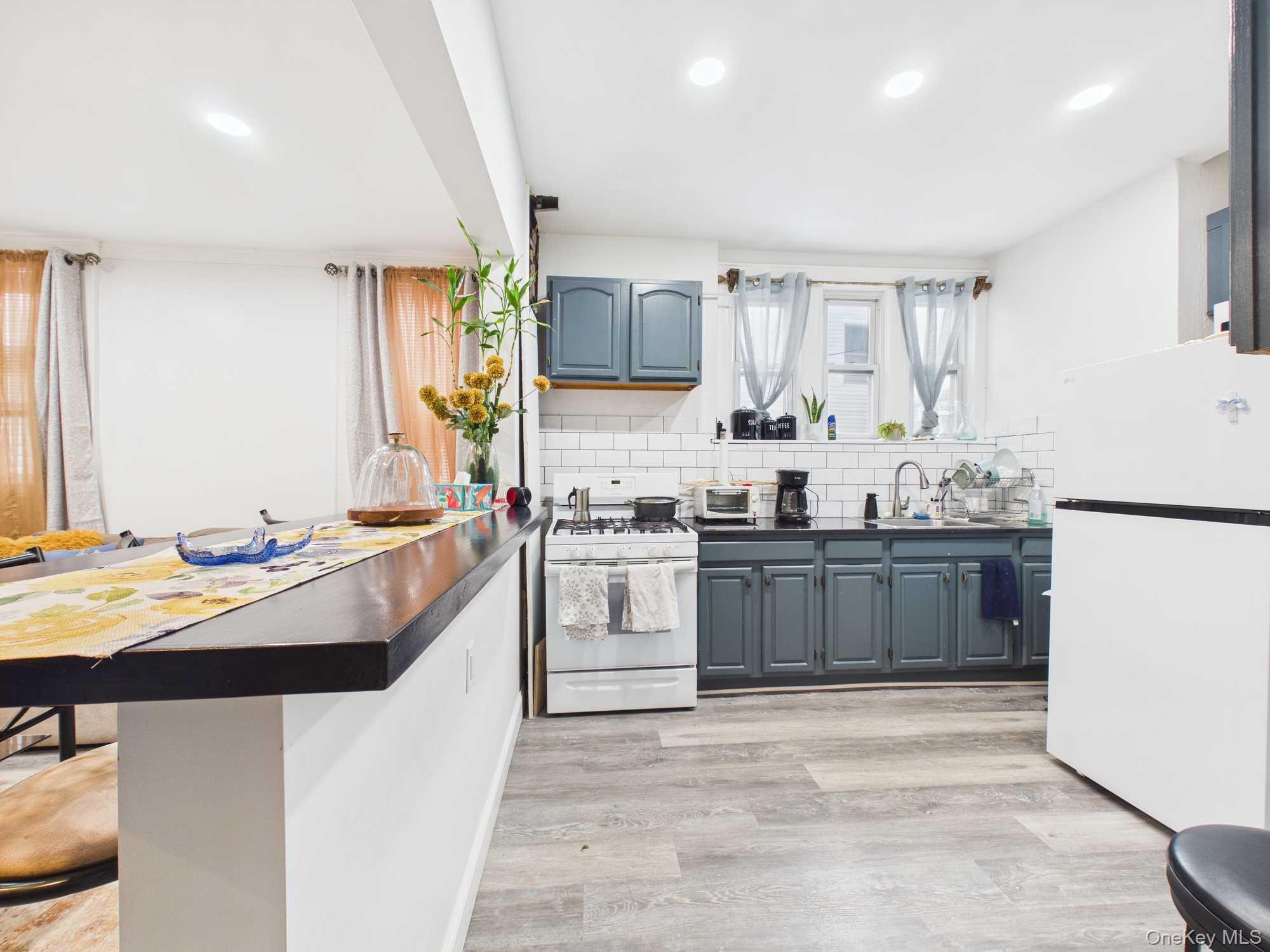 #4 photo, 623 Baker Avenue, Bronx , NY 10460