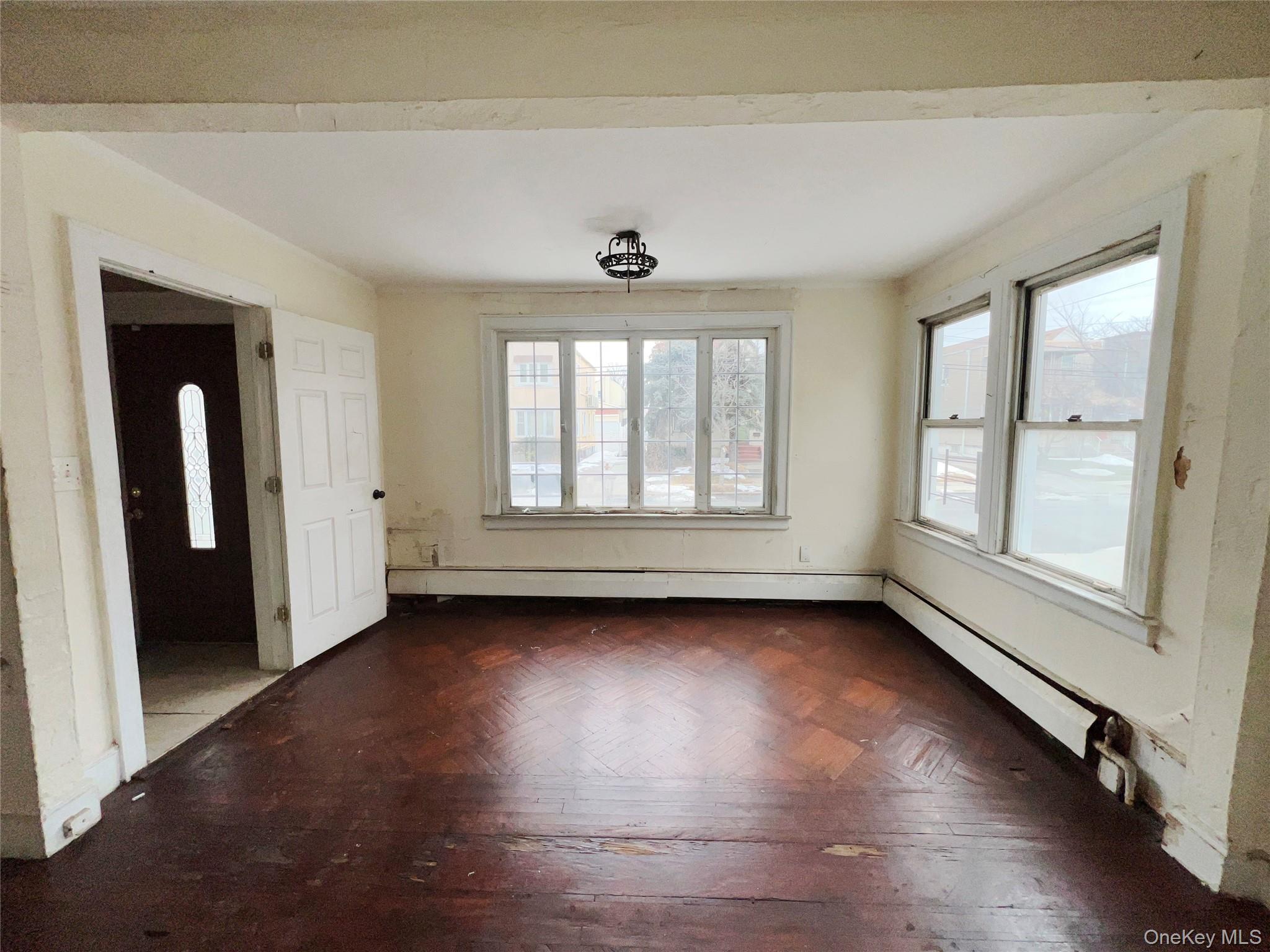 #4 photo, 13533 234th Place, कुईंस Rosedale , NY 11422