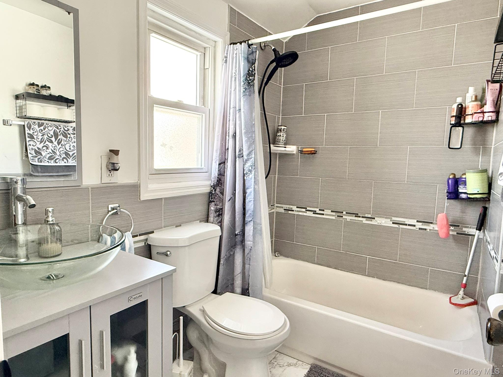 #19 photo, 7 Bernhard Street, नासाउ काउंटी Hempstead , NY 11550