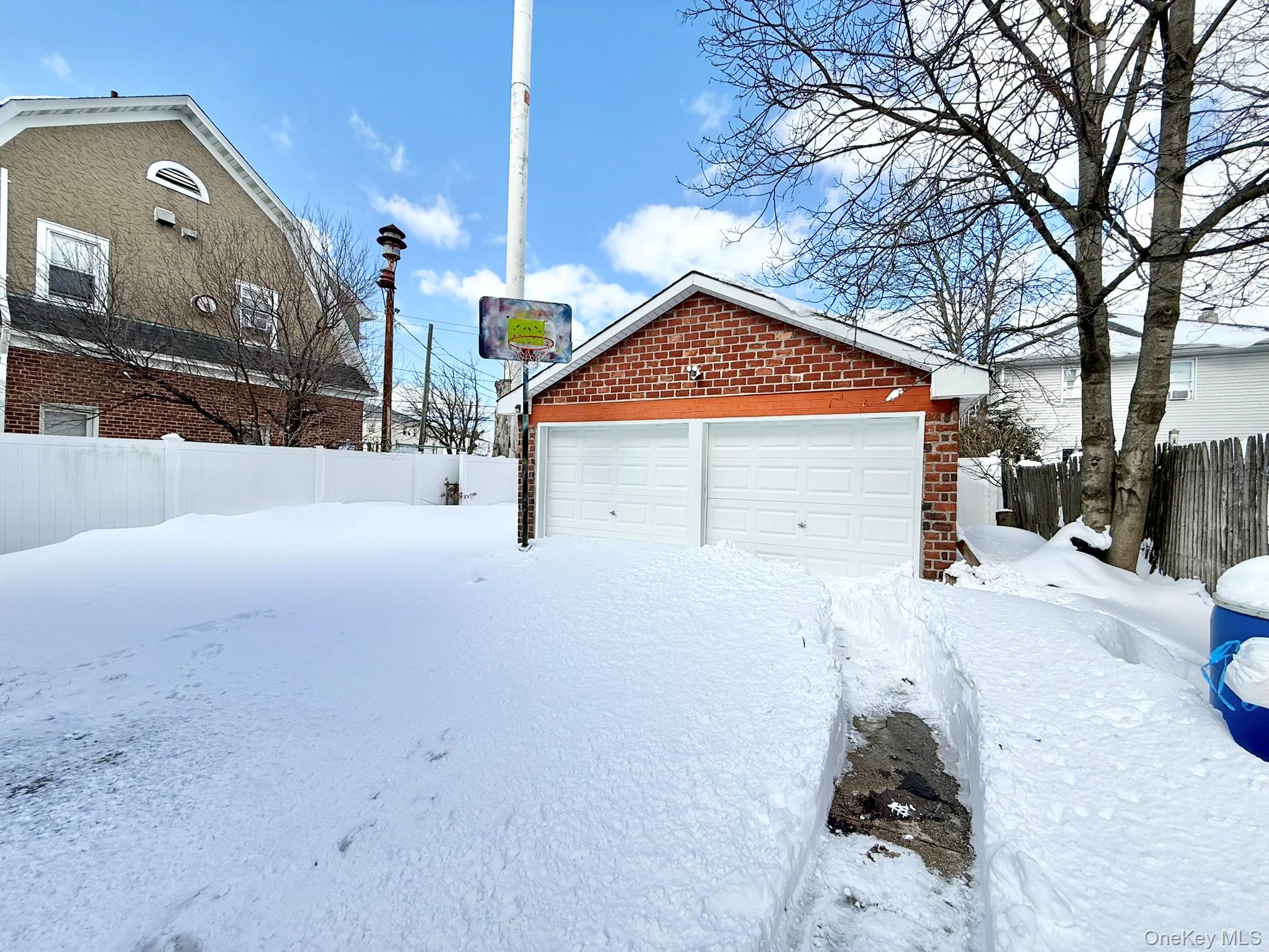 #4 photo, 7 Bernhard Street, नासाउ काउंटी Hempstead , NY 11550