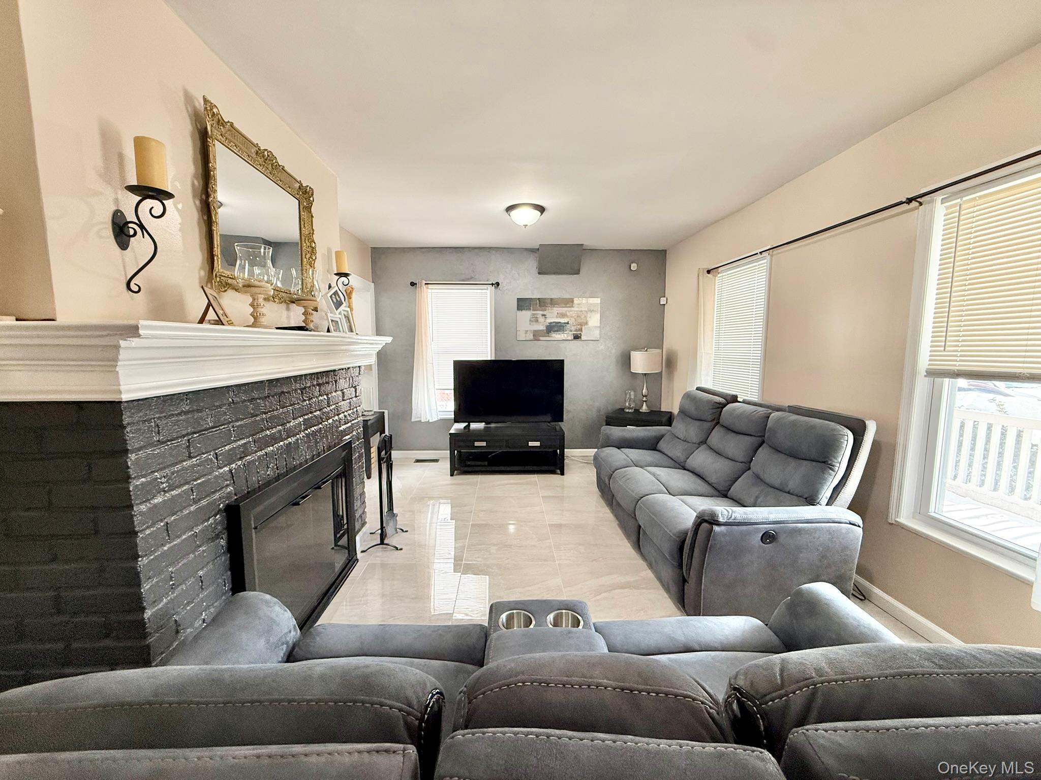 #6 photo, 7 Bernhard Street, नासाउ काउंटी Hempstead , NY 11550