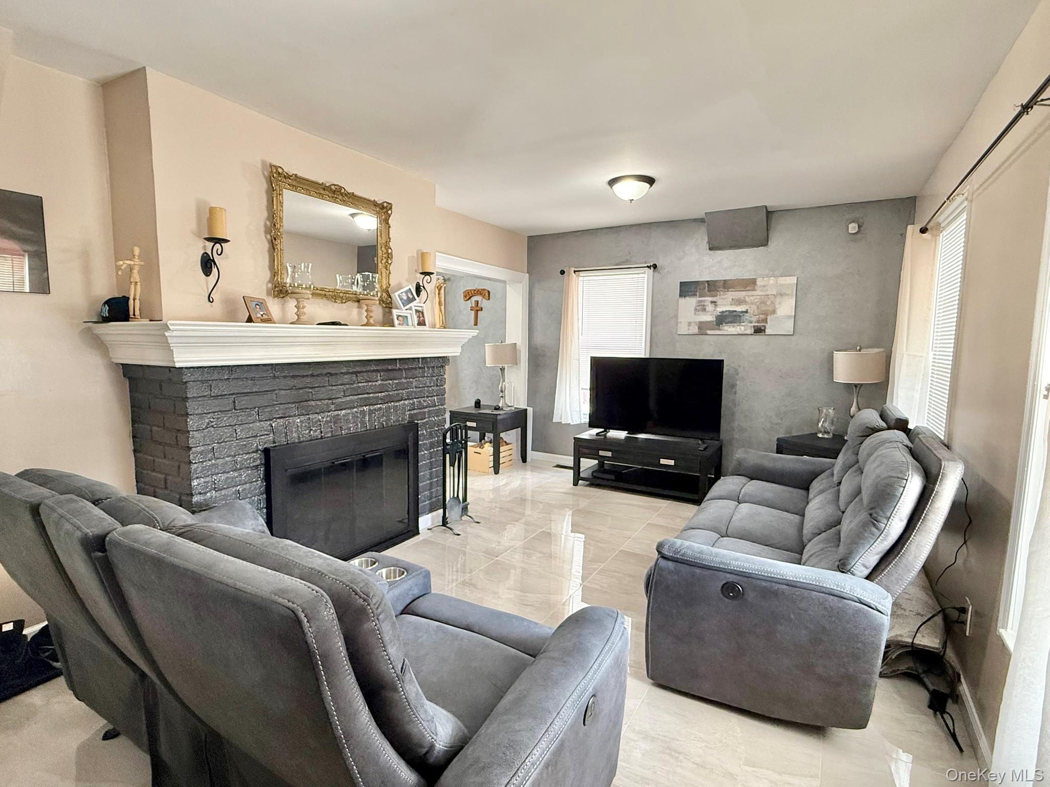 #7 photo, 7 Bernhard Street, नासाउ काउंटी Hempstead , NY 11550