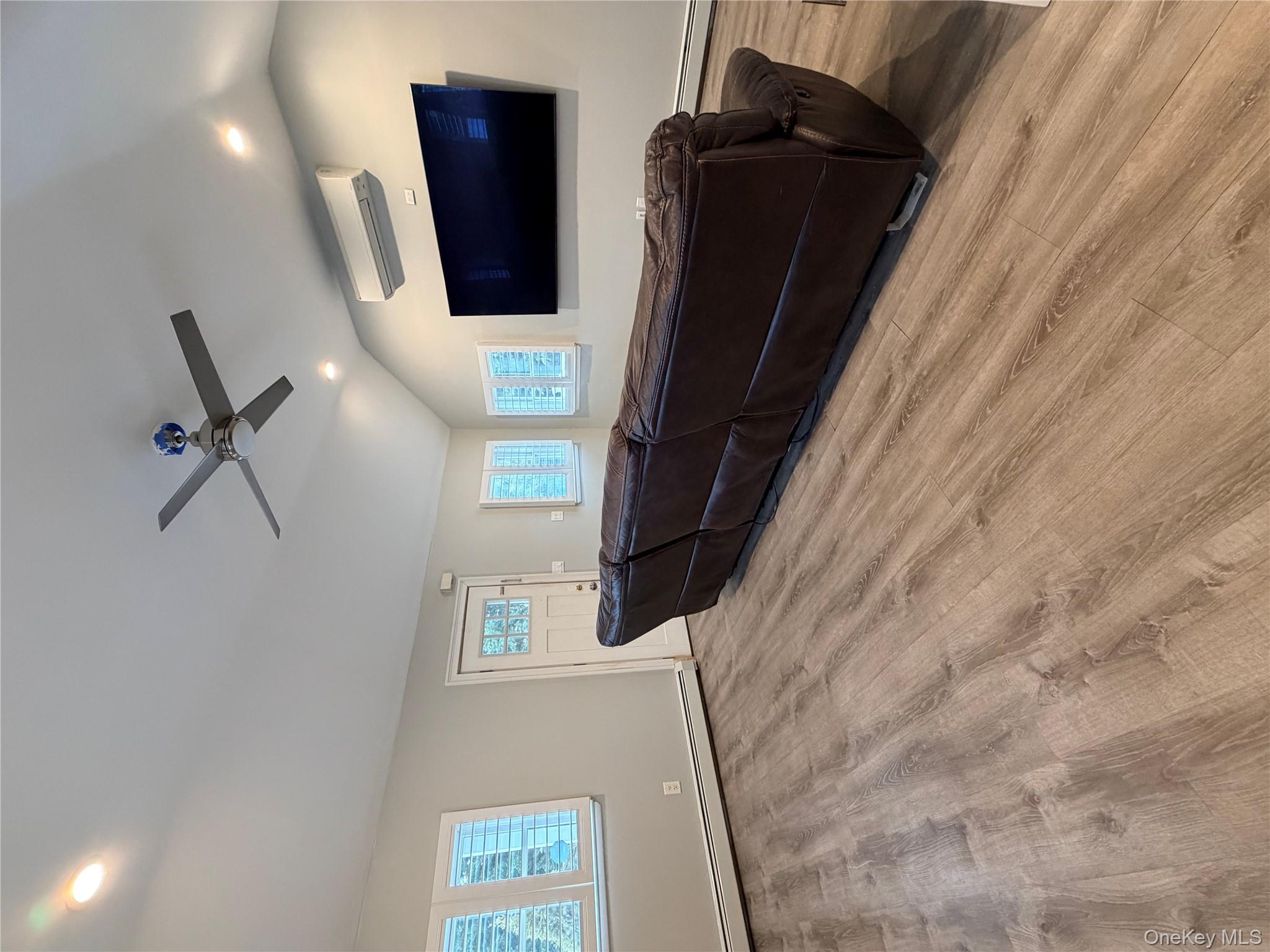 #10 photo, 5 Bristol Street, Саффолк ‖ Huntington , NY 11743