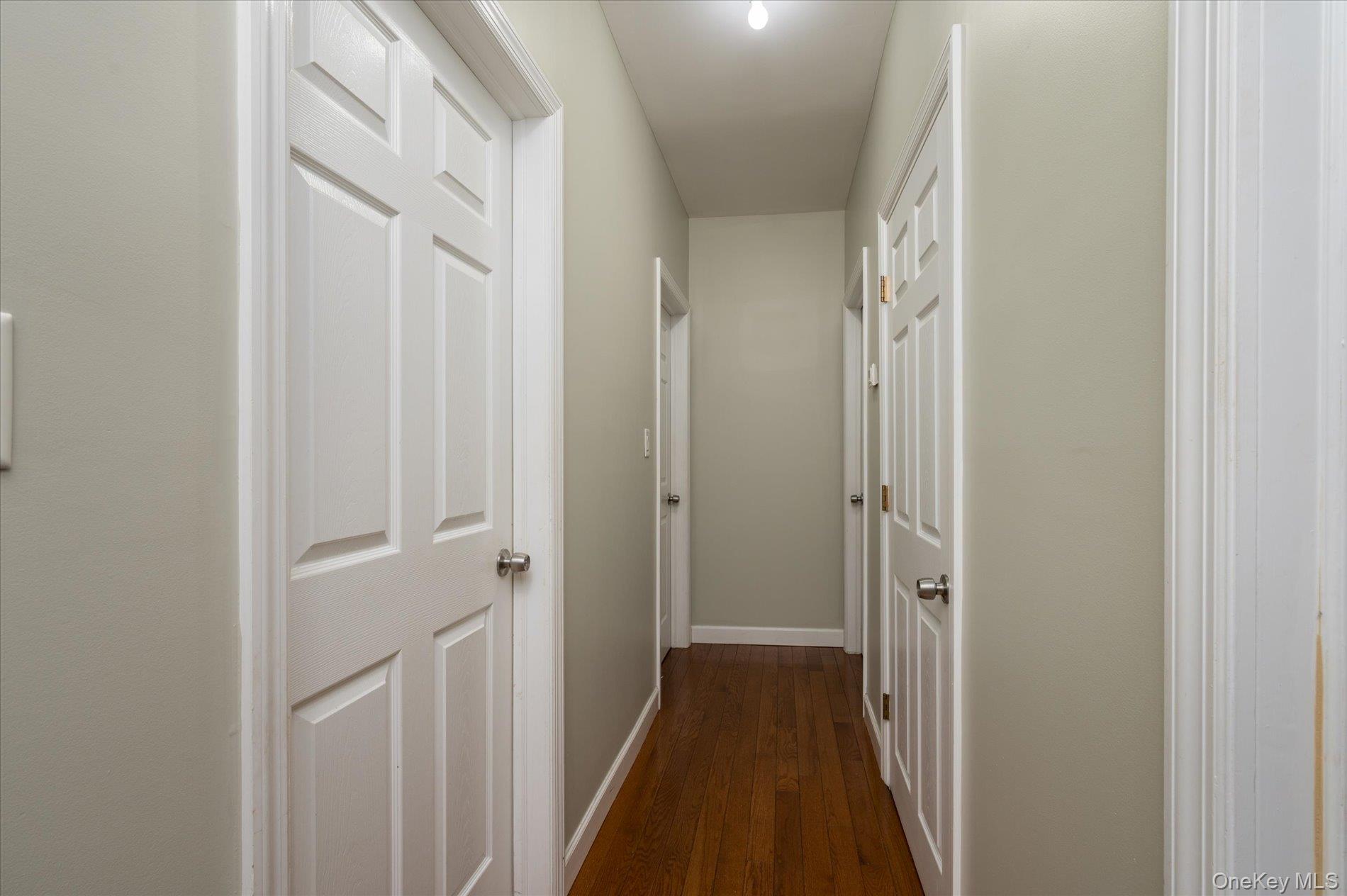 #11 photo, 34 S Front Street, नासाउ काउंटी Farmingdale , NY 11735