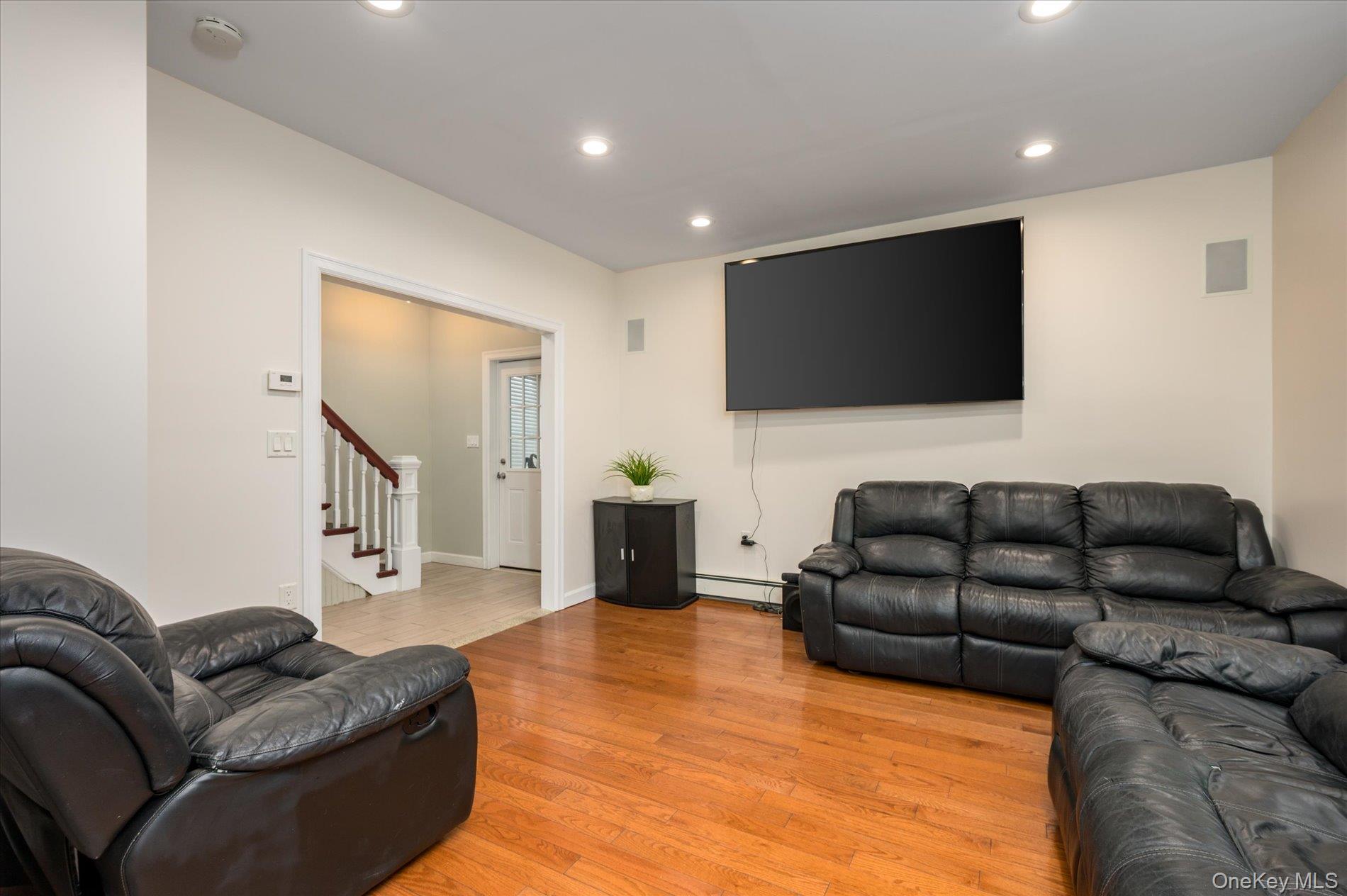 #4 photo, 34 S Front Street, नासाउ काउंटी Farmingdale , NY 11735