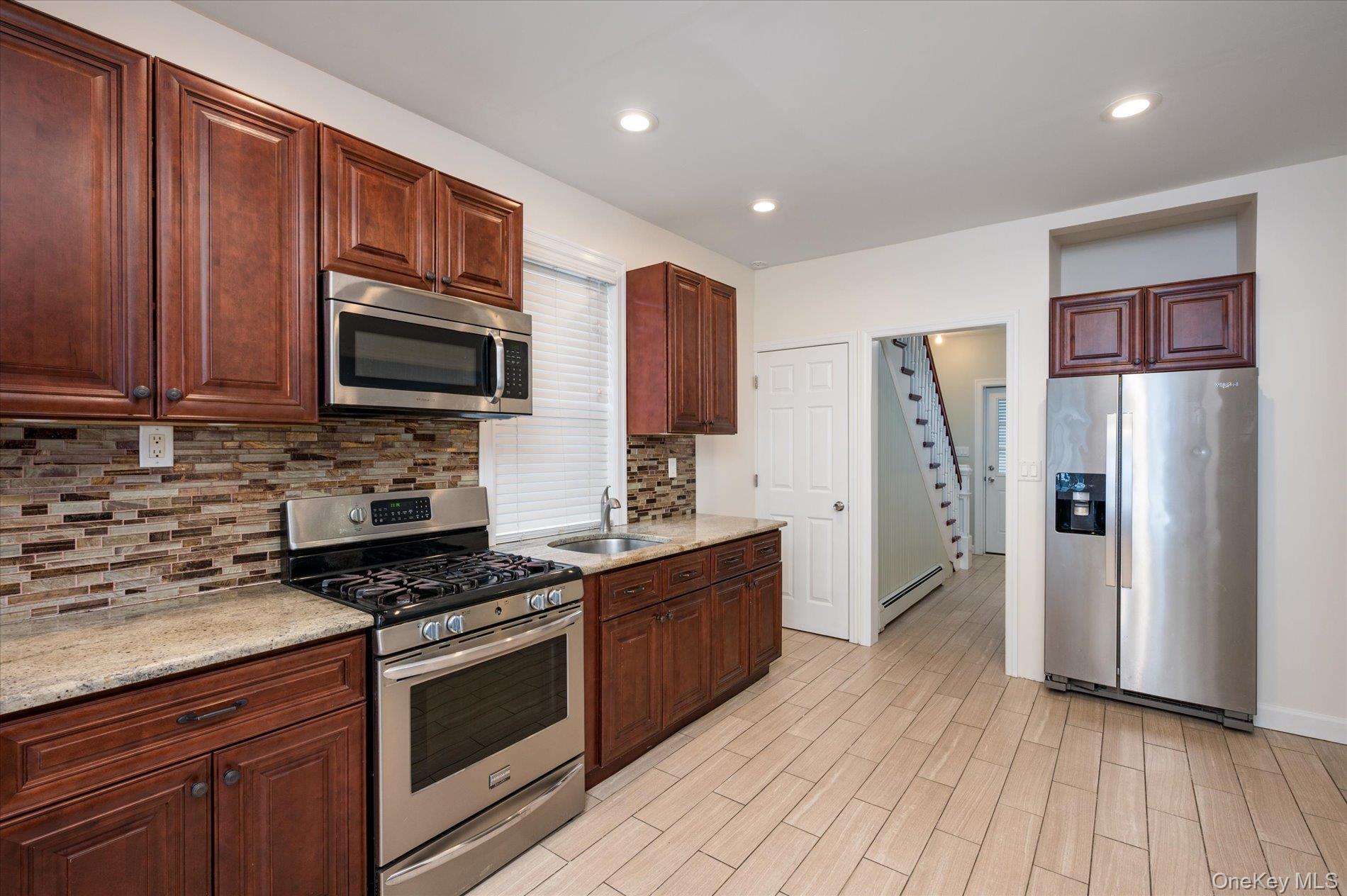 #9 photo, 34 S Front Street, नासाउ काउंटी Farmingdale , NY 11735