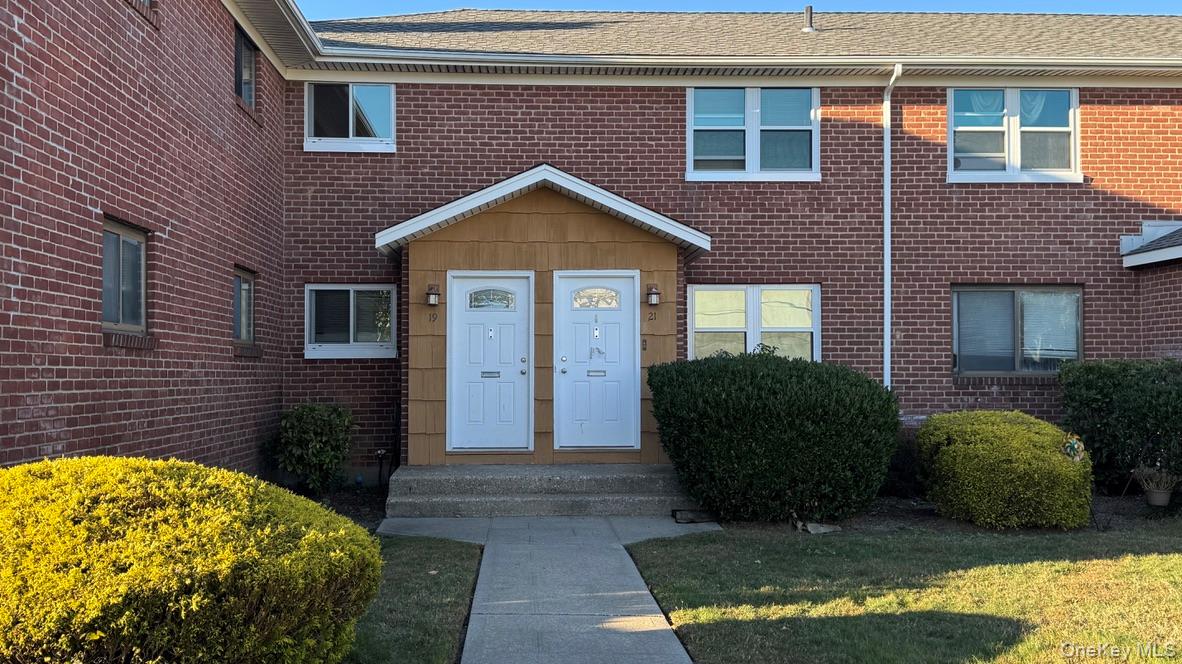 #1 photo, 21 Barbara Court, Саффолк ‖ Sayville , NY 11782