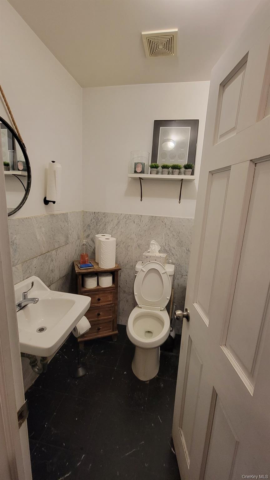 #13 photo, 3215 33 Street, Astoria , NY 11106