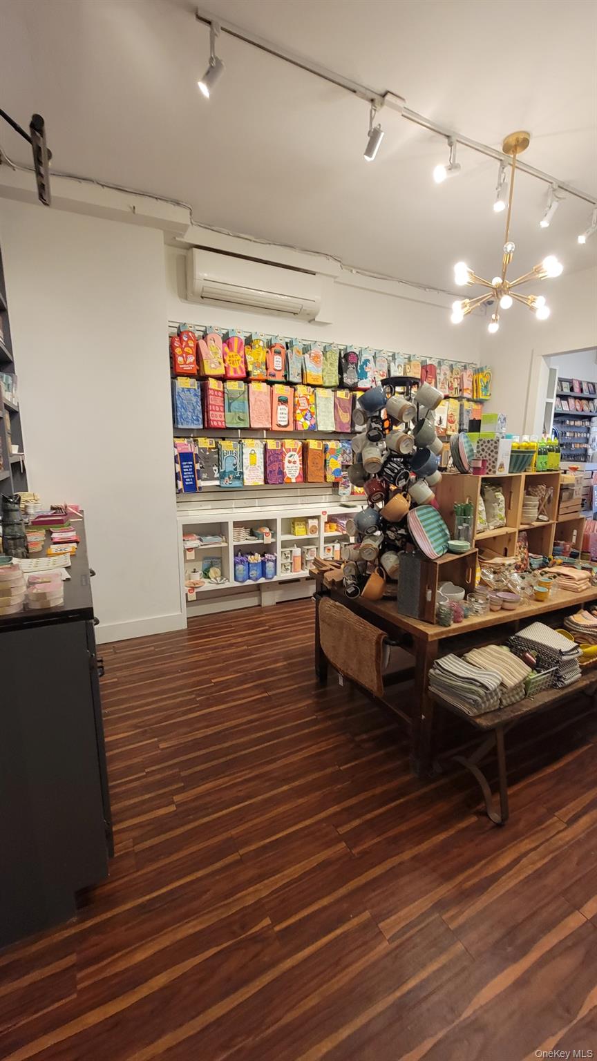 #7 photo, 3215 33 Street, Astoria , NY 11106