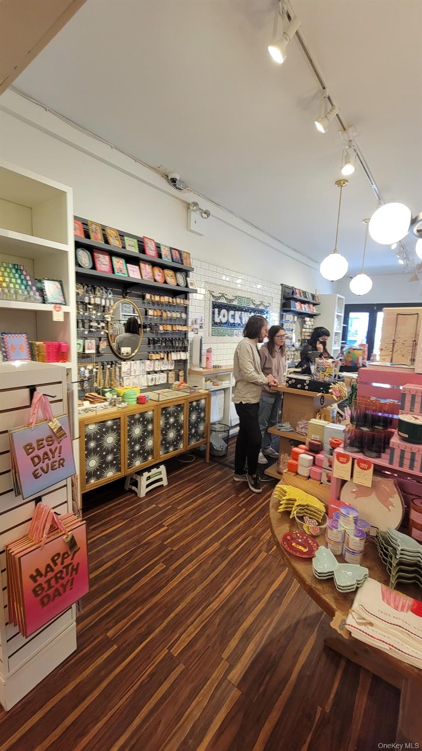 #8 photo, 3215 33 Street, Astoria , NY 11106