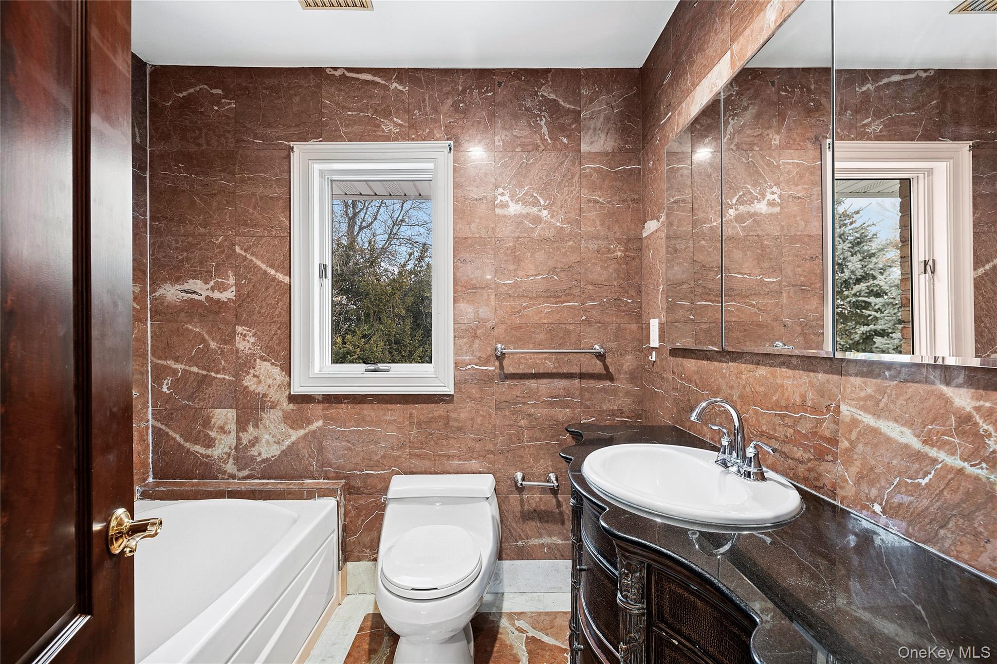 #13 photo, 582 Atlantic Avenue, Lawrence , NY 11559