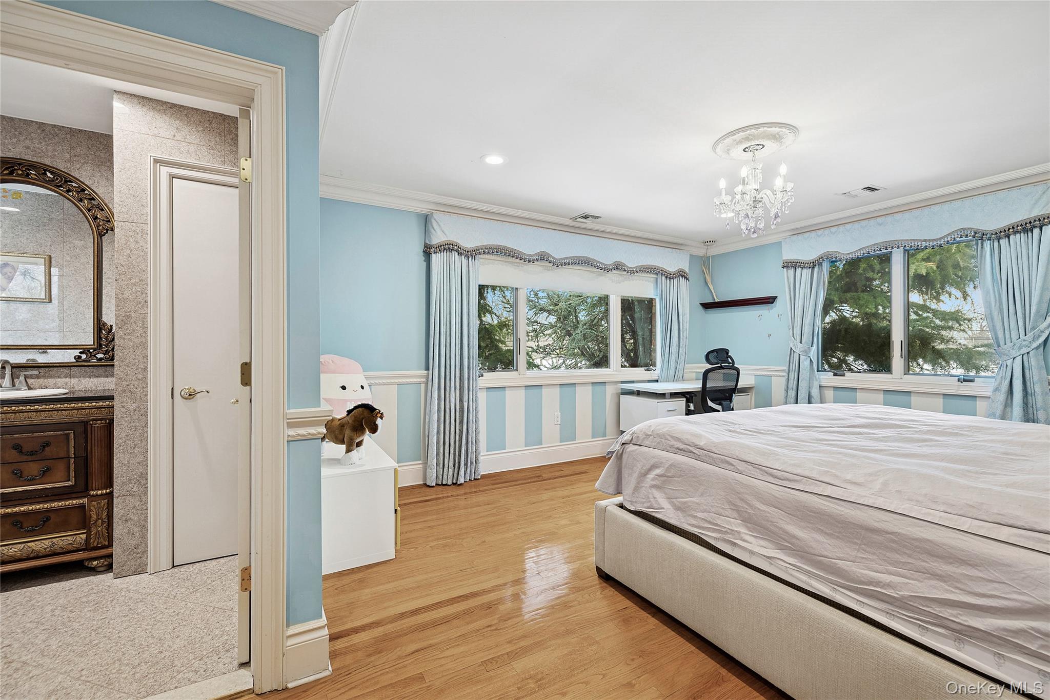 #16 photo, 582 Atlantic Avenue, Lawrence , NY 11559