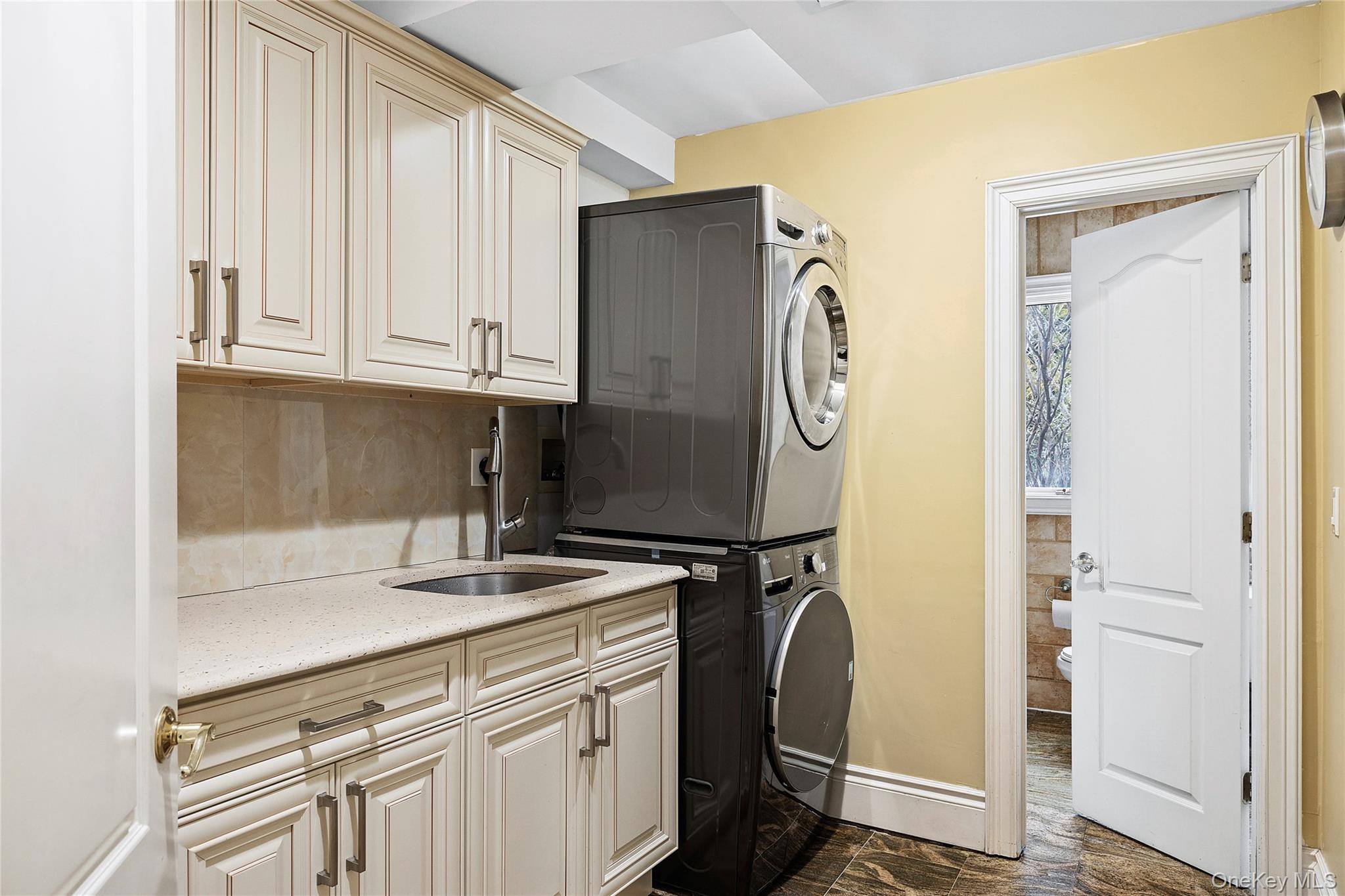 #19 photo, 582 Atlantic Avenue, Lawrence , NY 11559