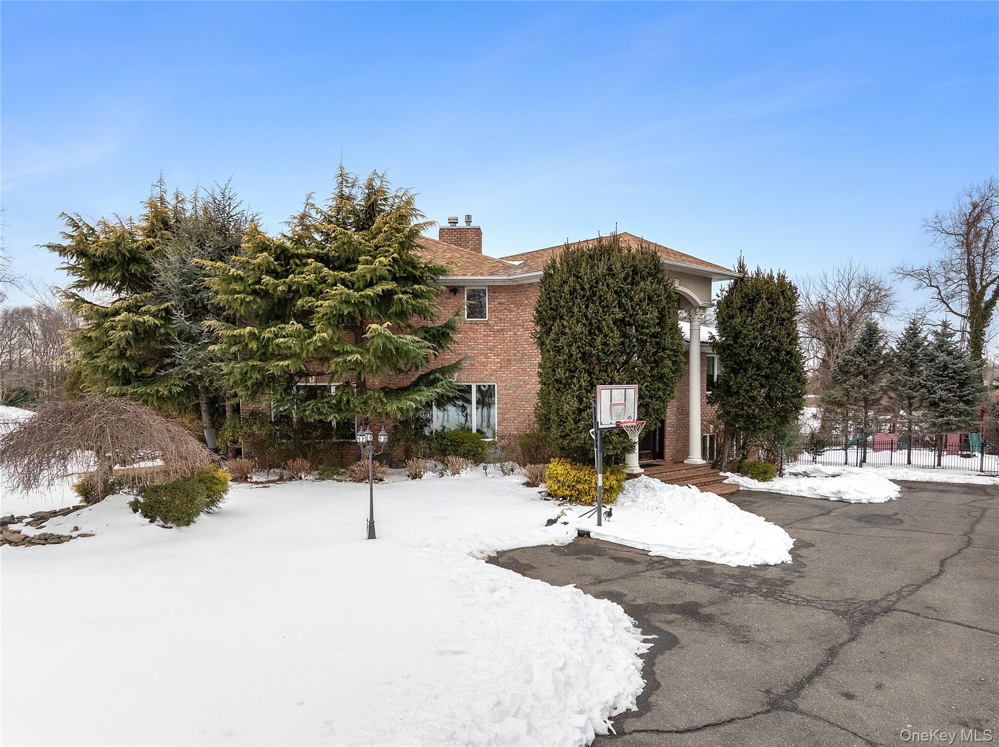 #2 photo, 582 Atlantic Avenue, Lawrence , NY 11559