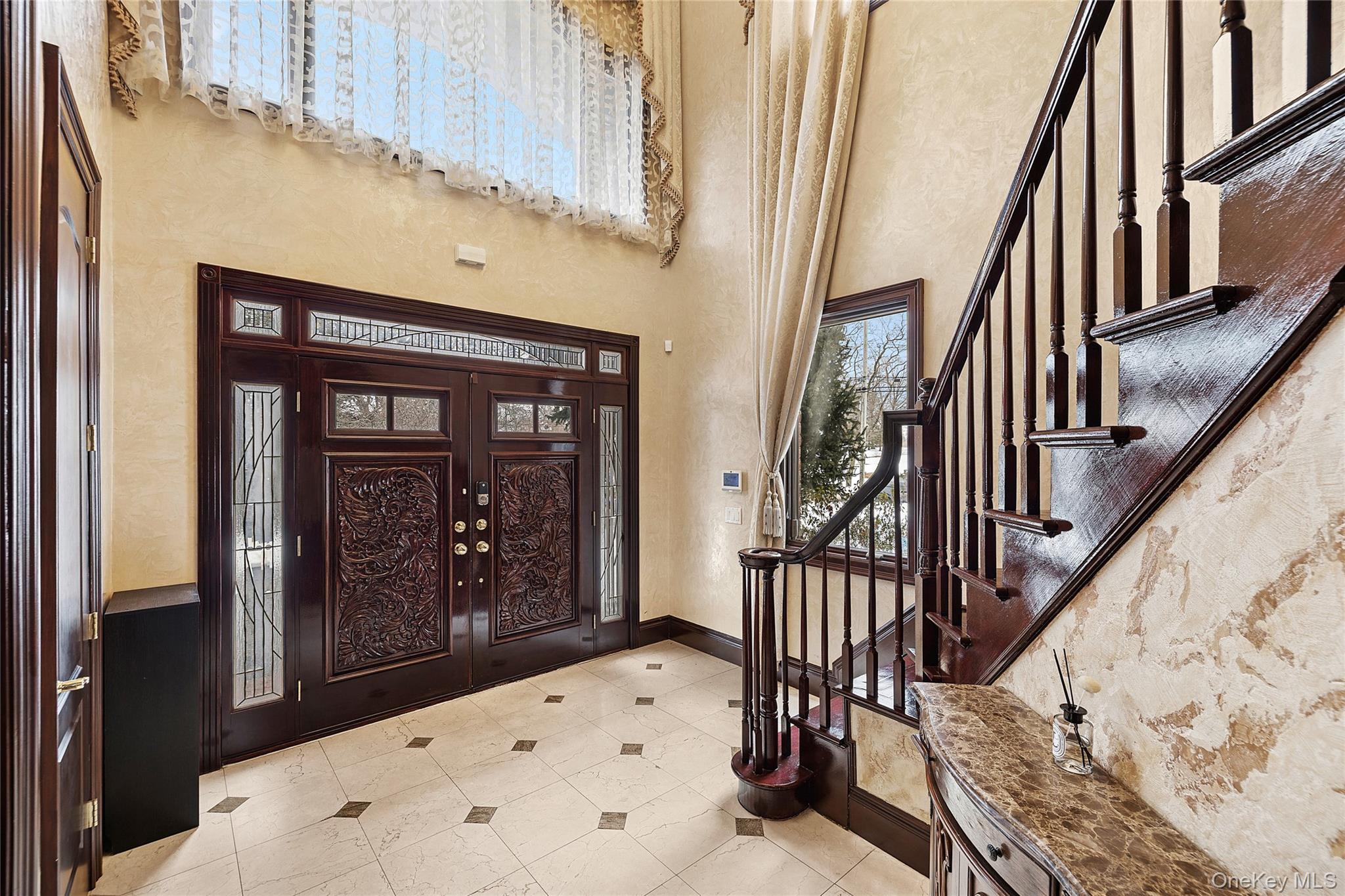 #3 photo, 582 Atlantic Avenue, Lawrence , NY 11559