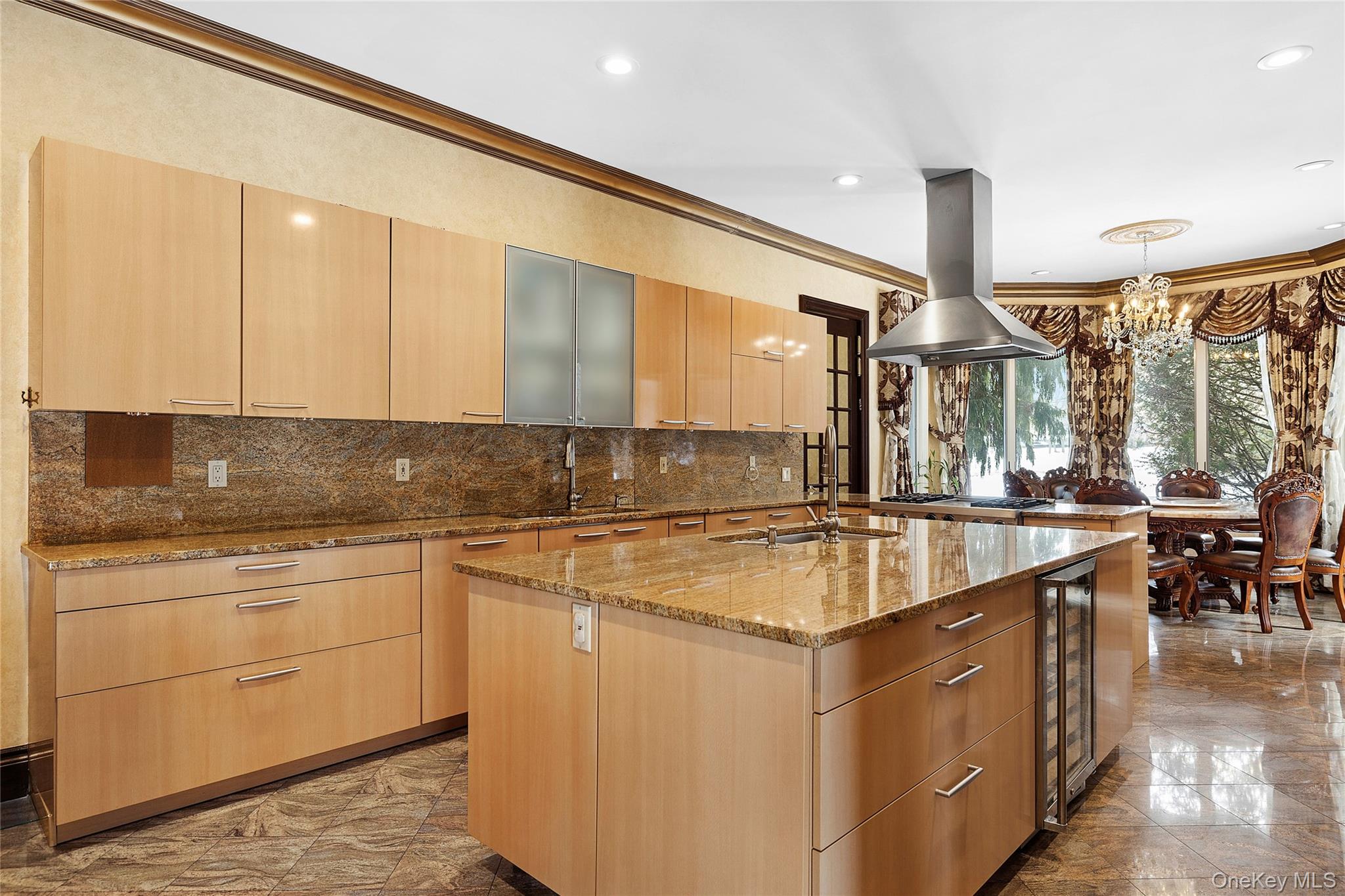 #6 photo, 582 Atlantic Avenue, Lawrence , NY 11559