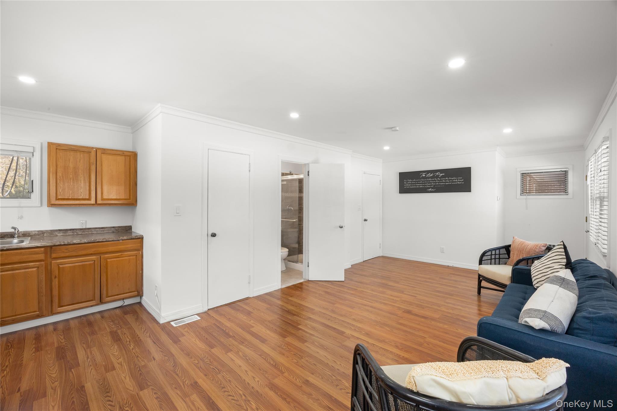 #18 photo, 467 Hempstead Avenue, नासाउ काउंटी Rockville Centre , NY 11570