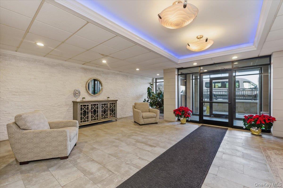 #3 photo, 740 E Broadway, नासाउ काउंटी Long Beach , NY 11561