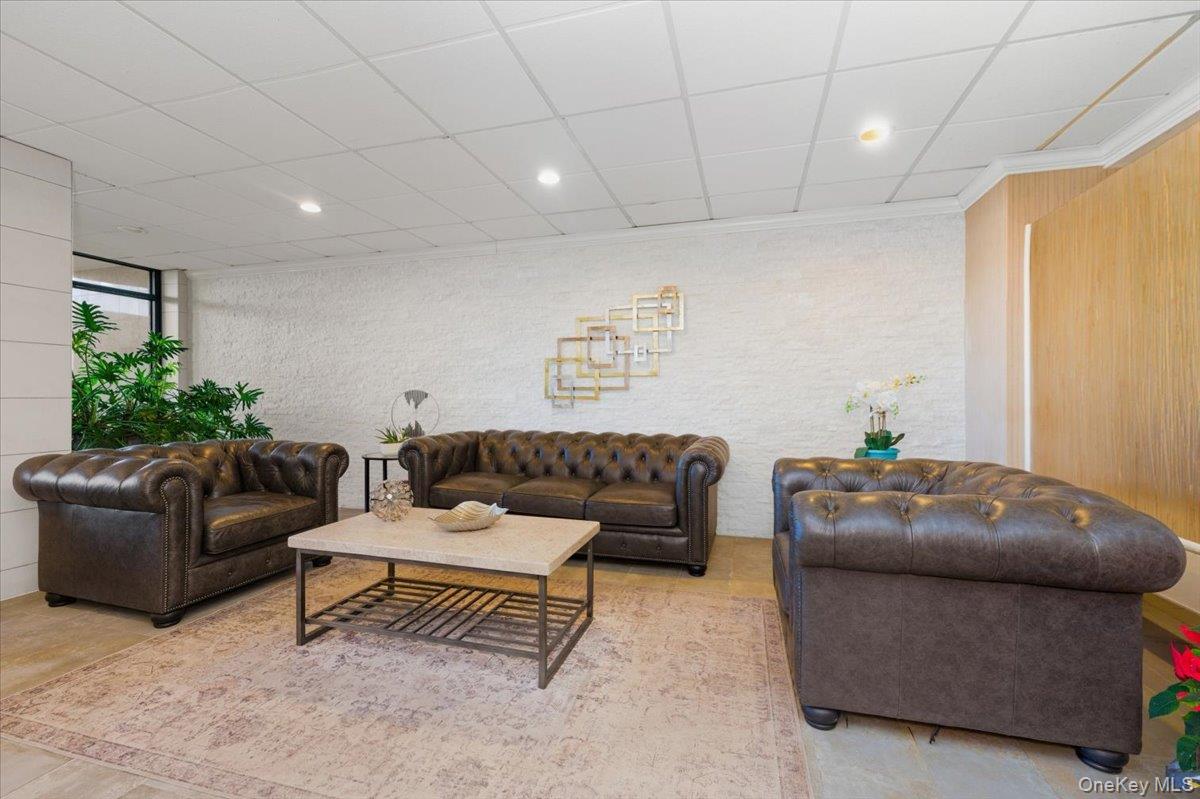 #4 photo, 740 E Broadway, नासाउ काउंटी Long Beach , NY 11561