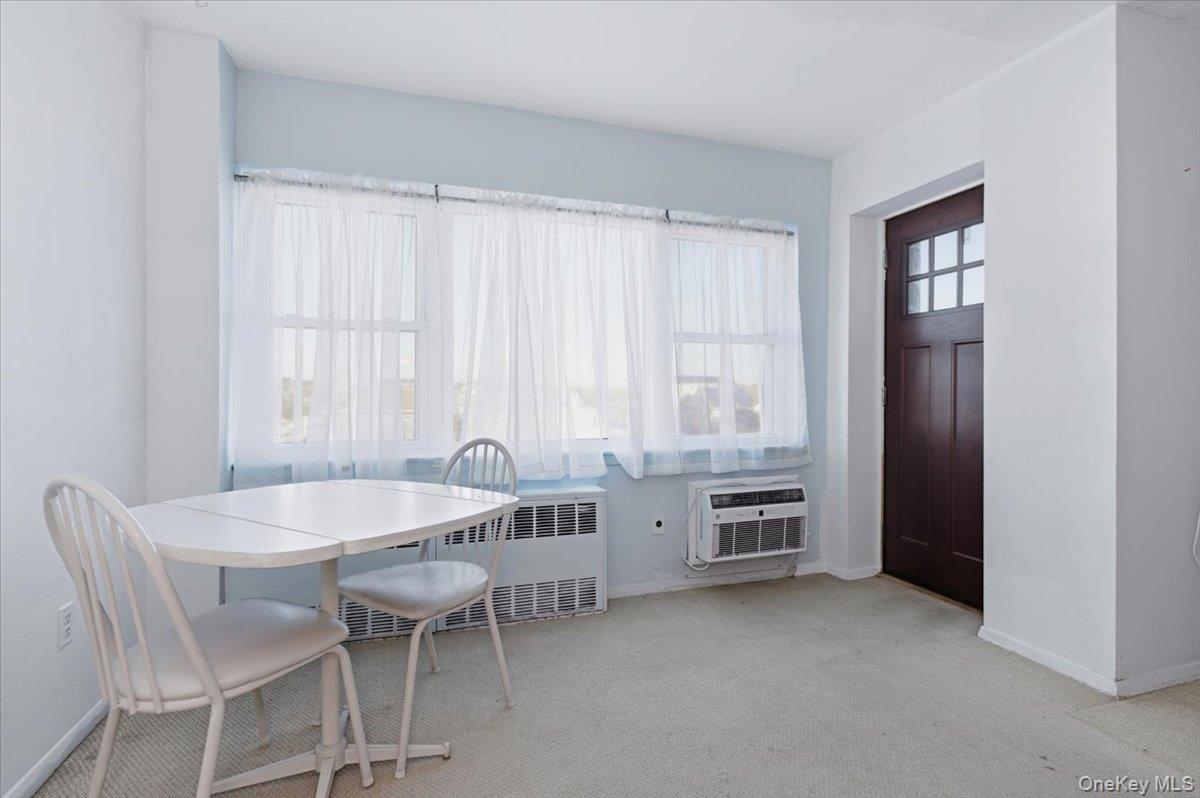 #9 photo, 740 E Broadway, नासाउ काउंटी Long Beach , NY 11561