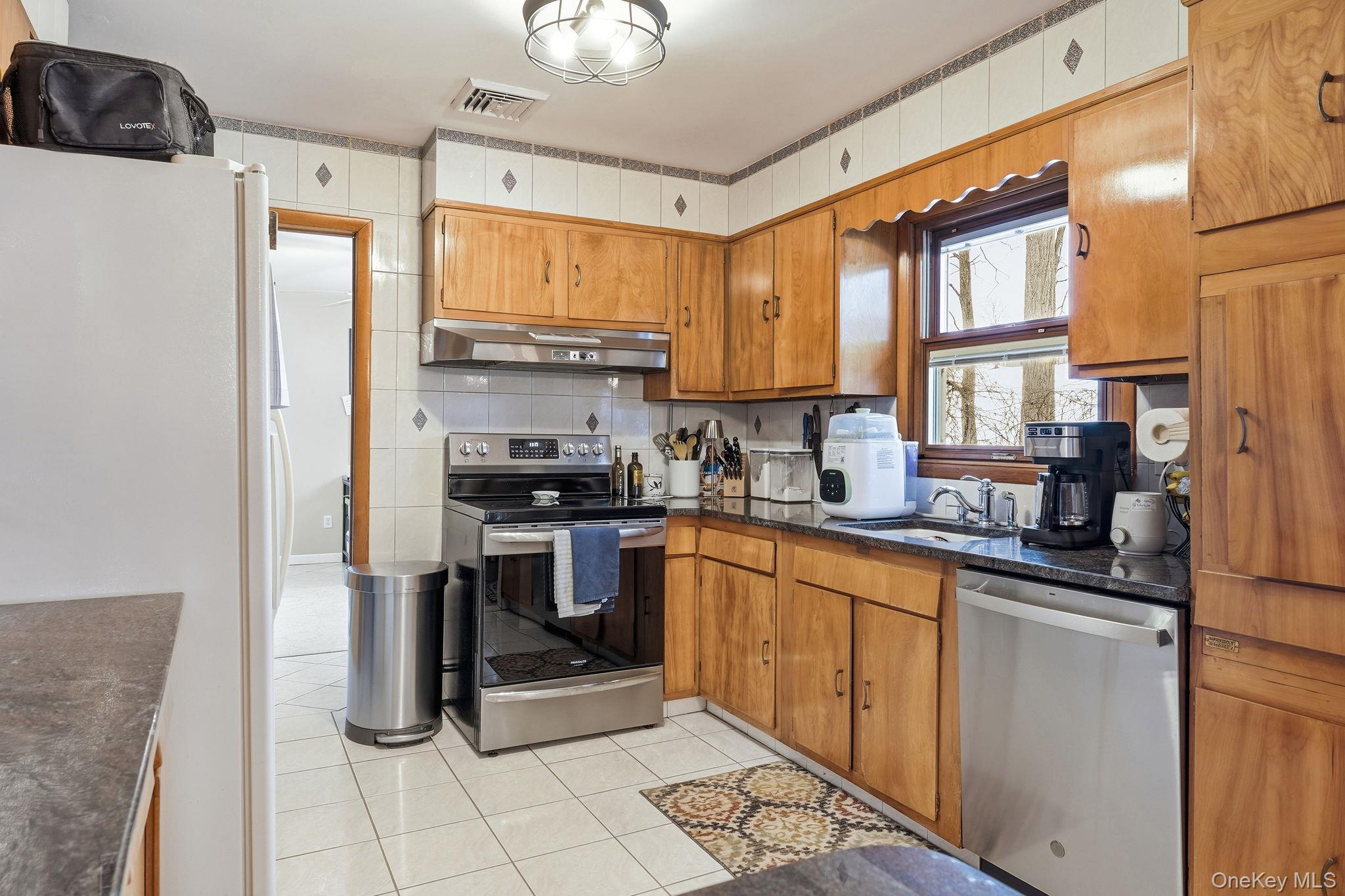 #8 photo, 946 Route 311, Patterson , NY 12563