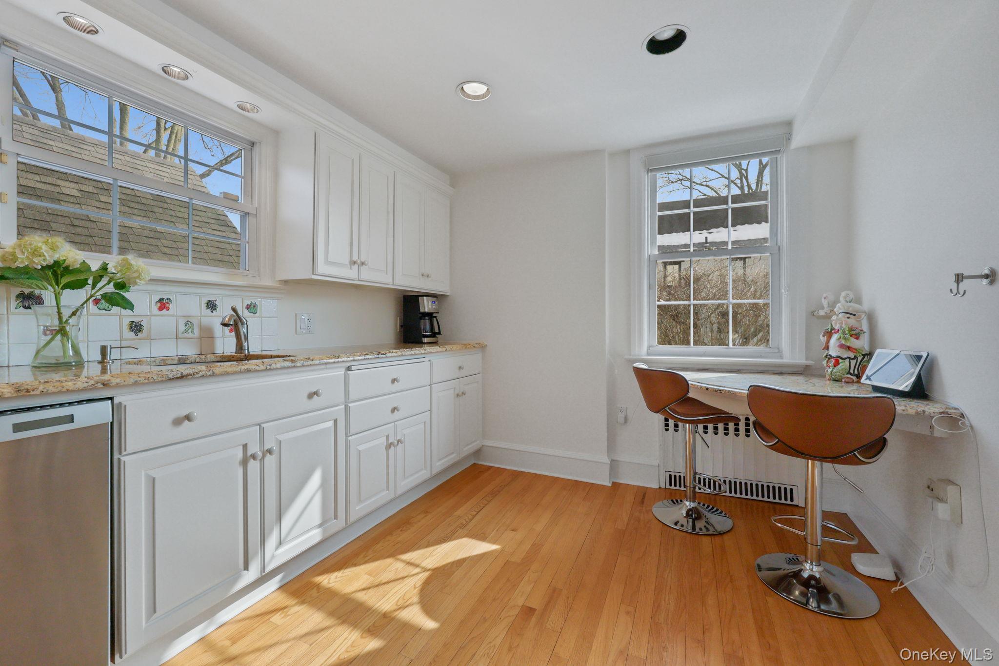 #11 photo, 401 Heathcote Road, Scarsdale , NY 10583