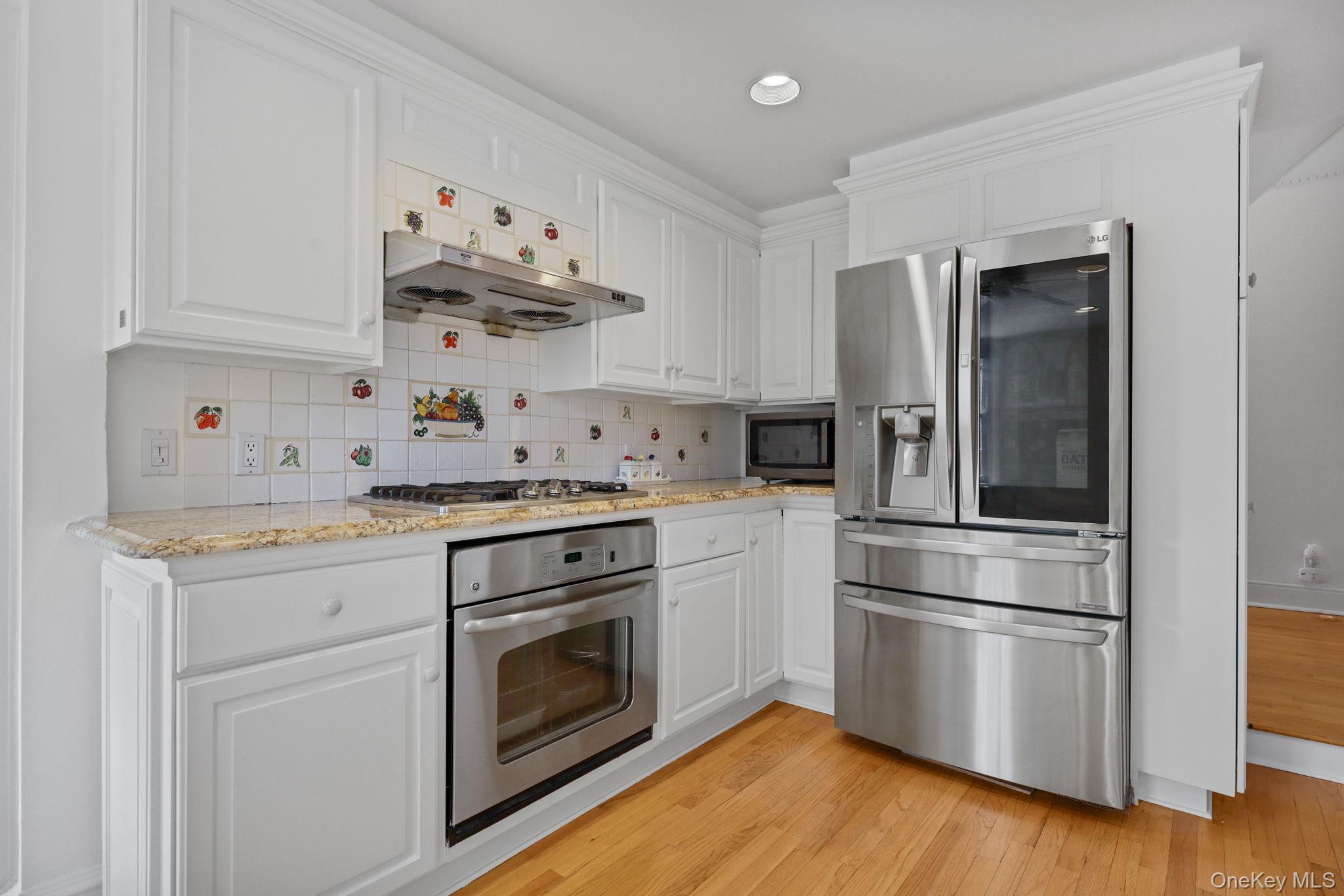 #13 photo, 401 Heathcote Road, Scarsdale , NY 10583