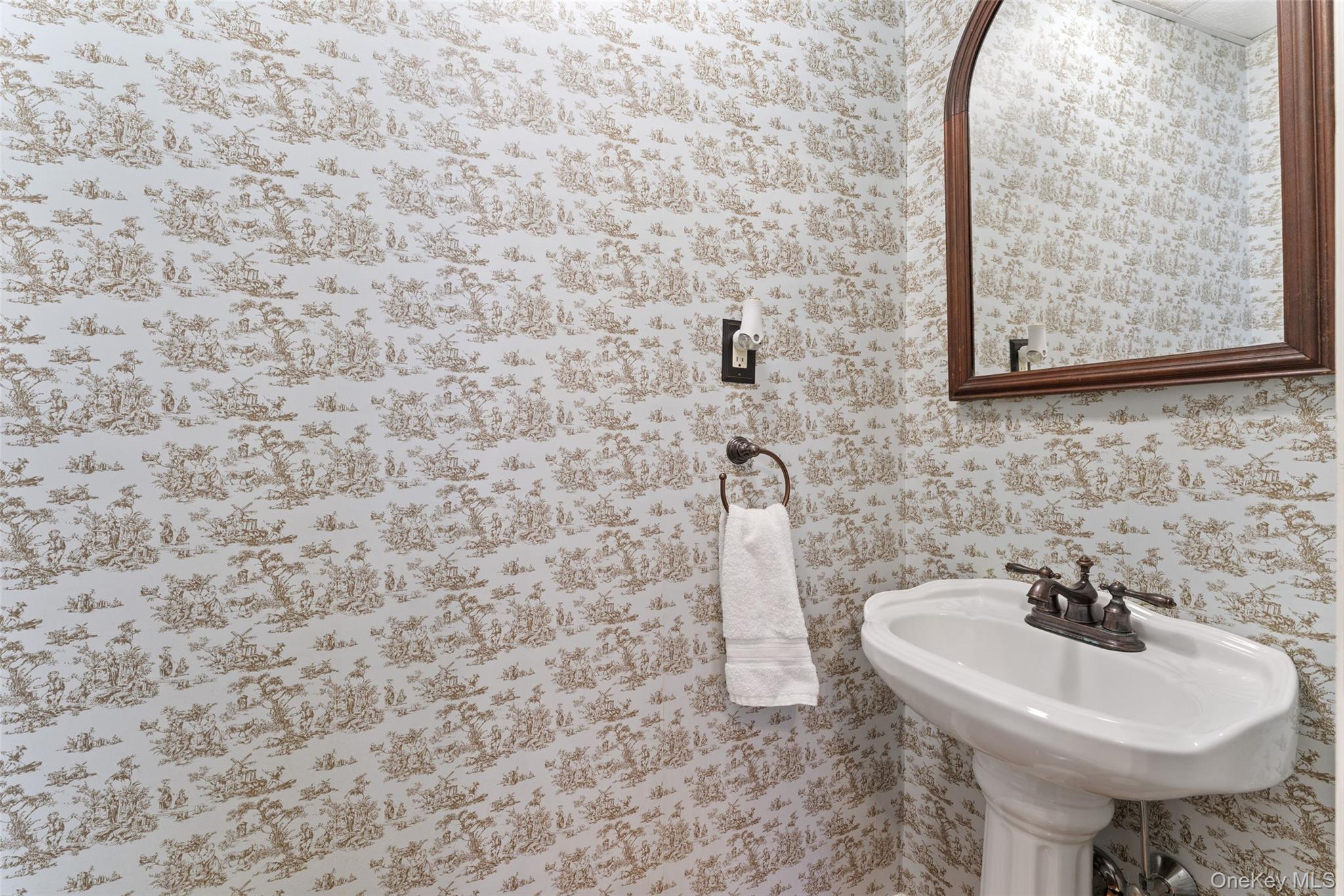 #13 photo, 12 Swarthmore Road, Scarsdale , NY 10583