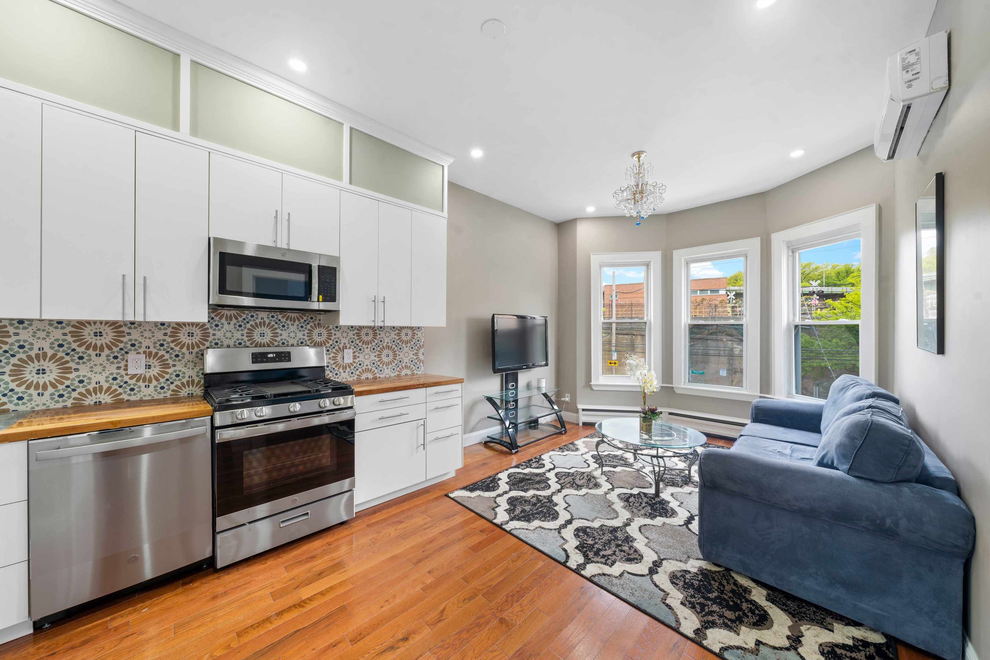 #1 photo, 550 Morris Park Avenue, Van Nest , NY 10460