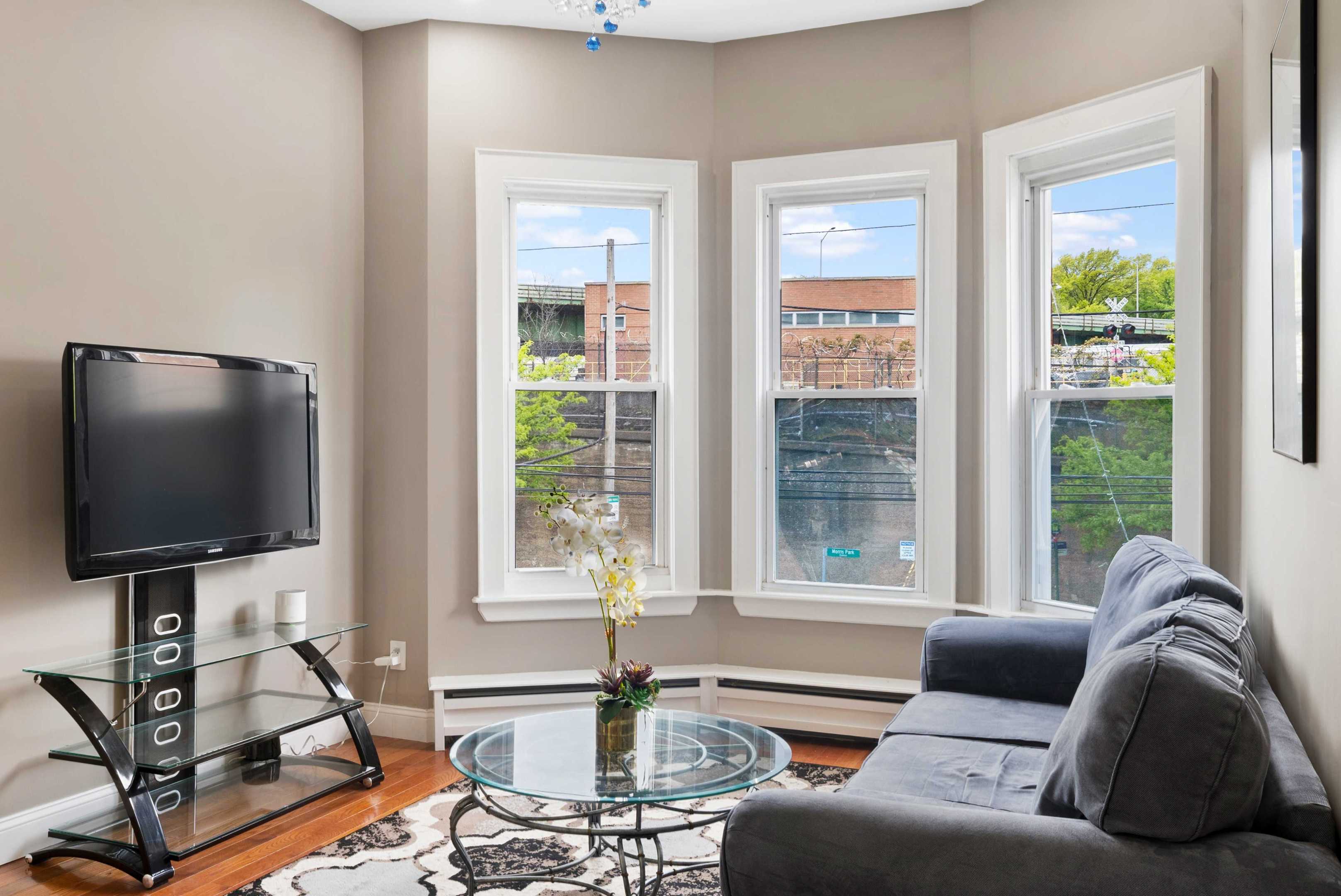 #5 photo, 550 Morris Park Avenue, Van Nest , NY 10460