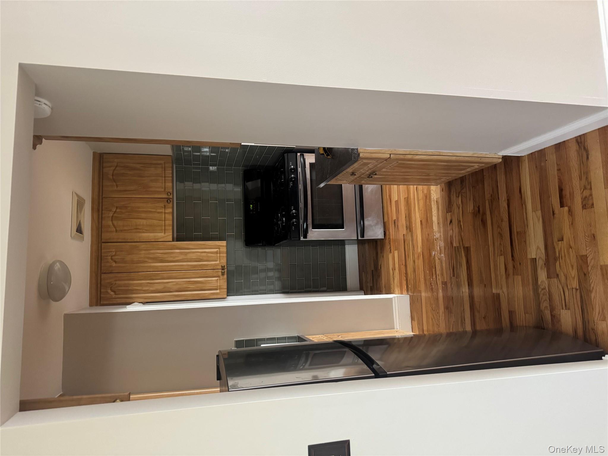 #6 photo, 3177 Wissman Avenue, Bronx , NY 10465