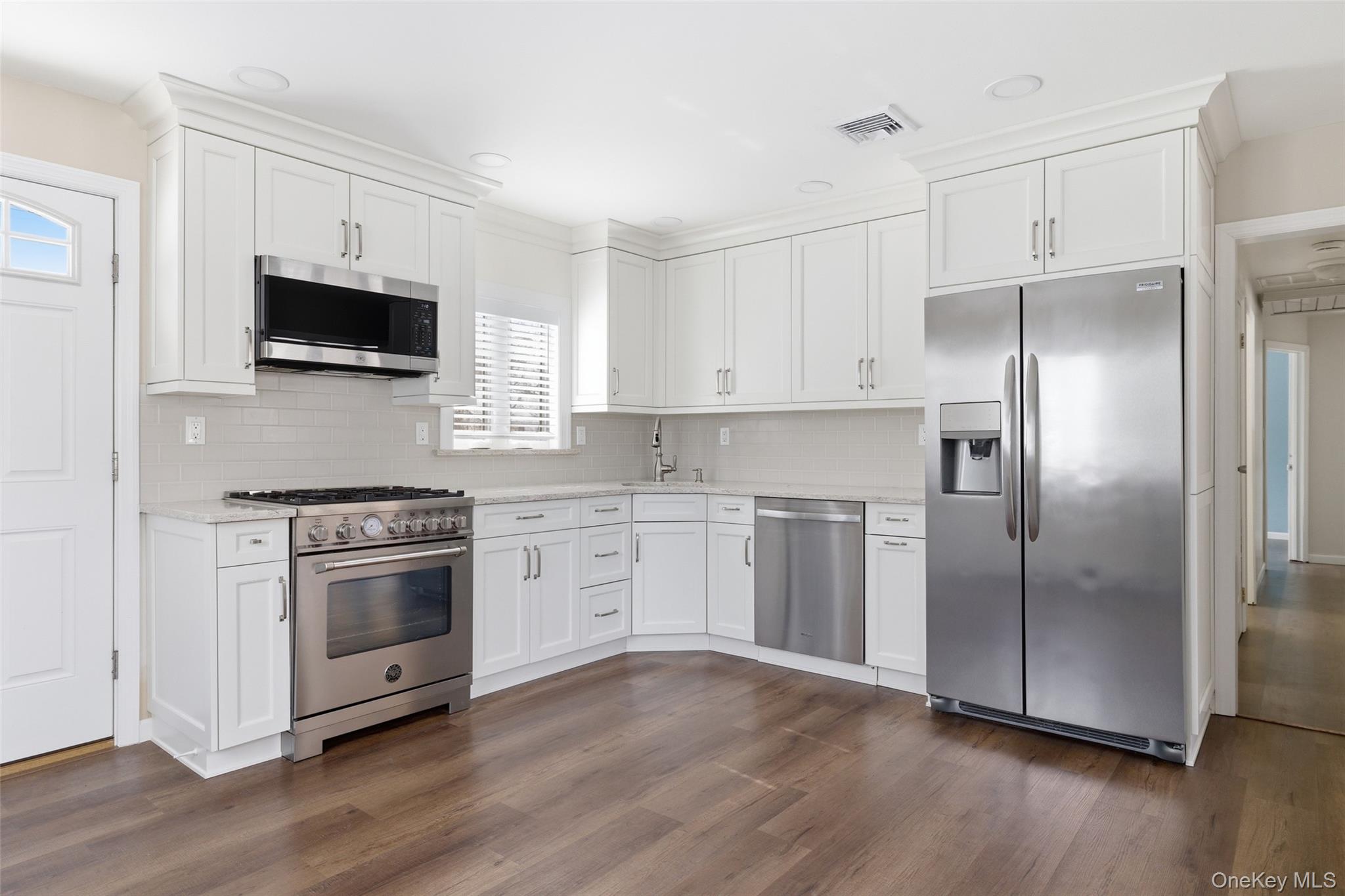 #8 photo, 449 52nd Street, Lindenhurst , NY 11757