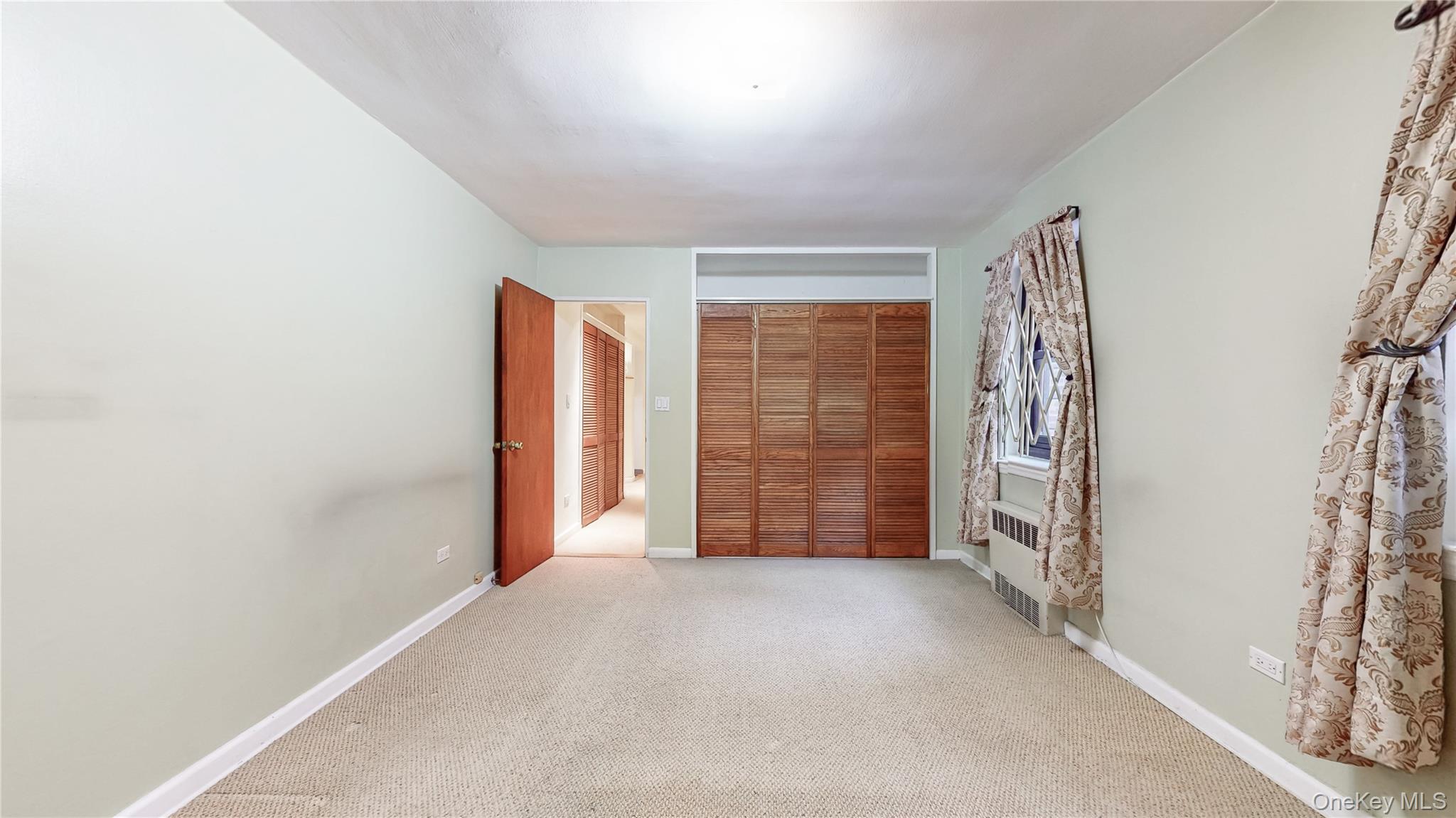 #14 photo, 102-45 67th Rd, קווינס Forest Hills , NY 11375