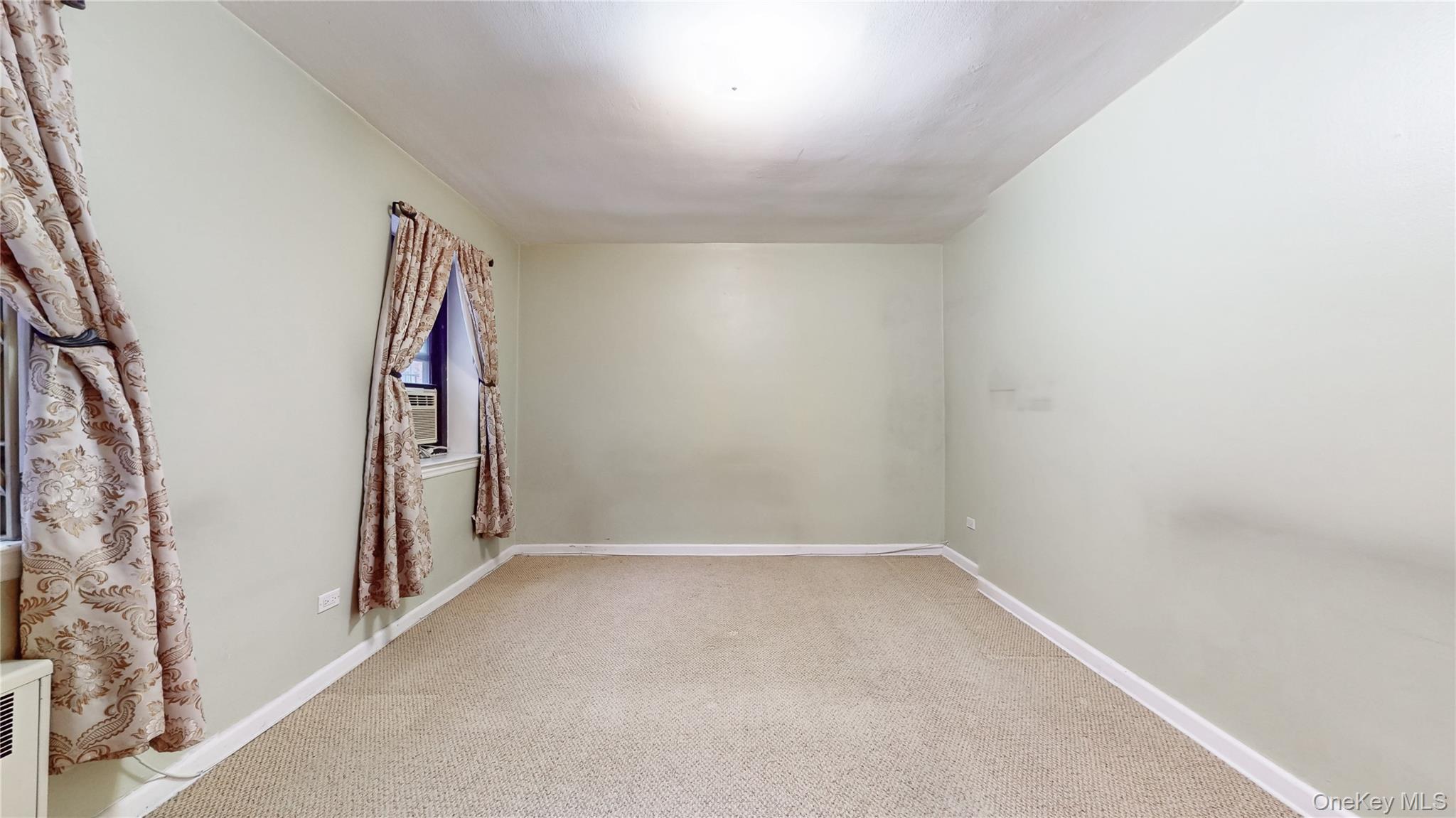 #15 photo, 102-45 67th Rd, קווינס Forest Hills , NY 11375