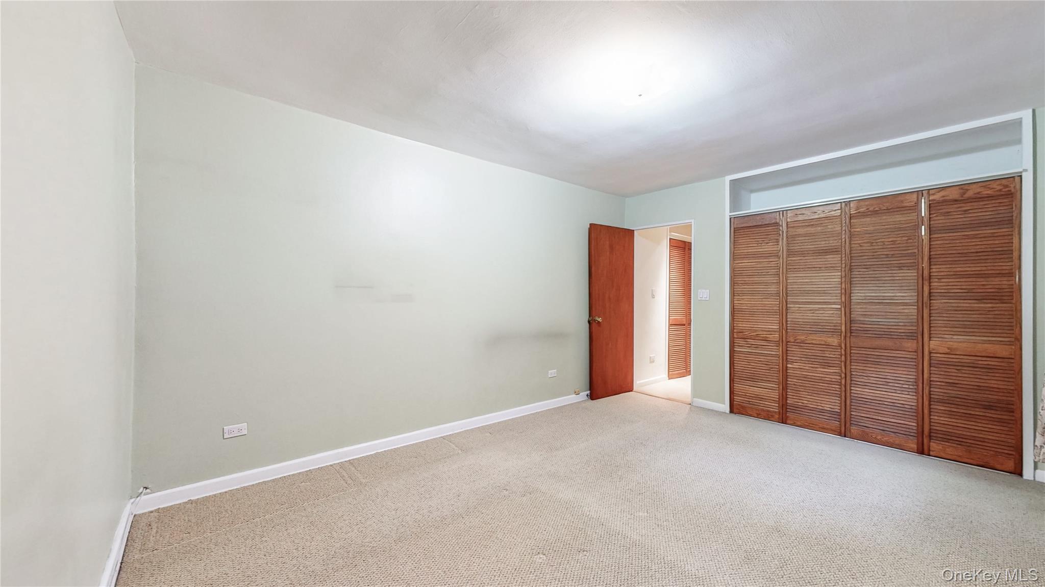 #18 photo, 102-45 67th Rd, קווינס Forest Hills , NY 11375