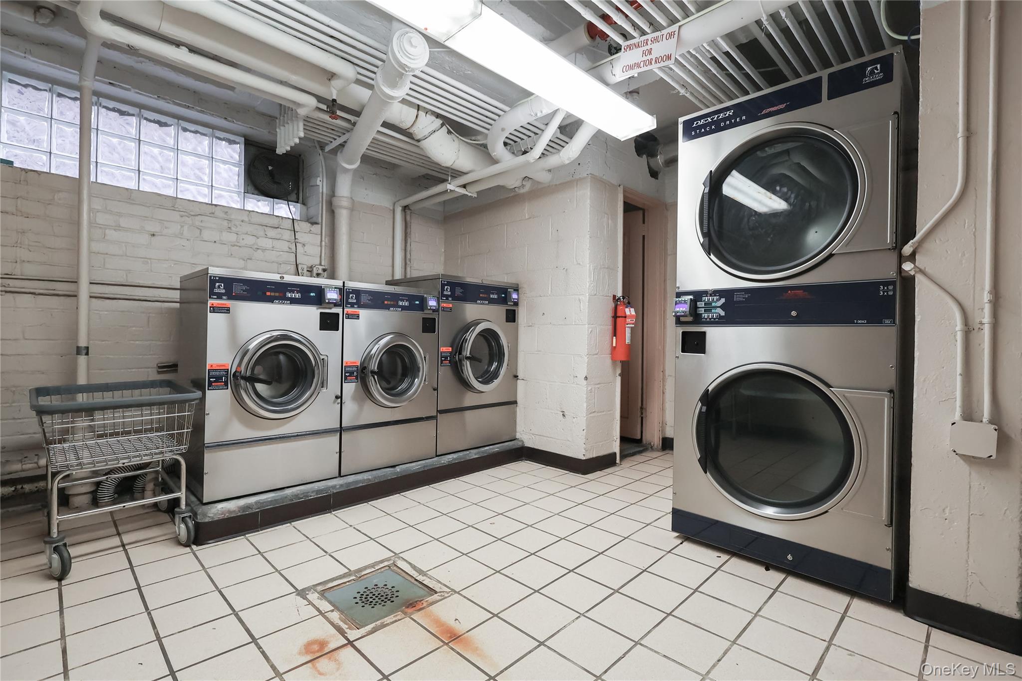 #20 photo, 102-45 67th Rd, קווינס Forest Hills , NY 11375