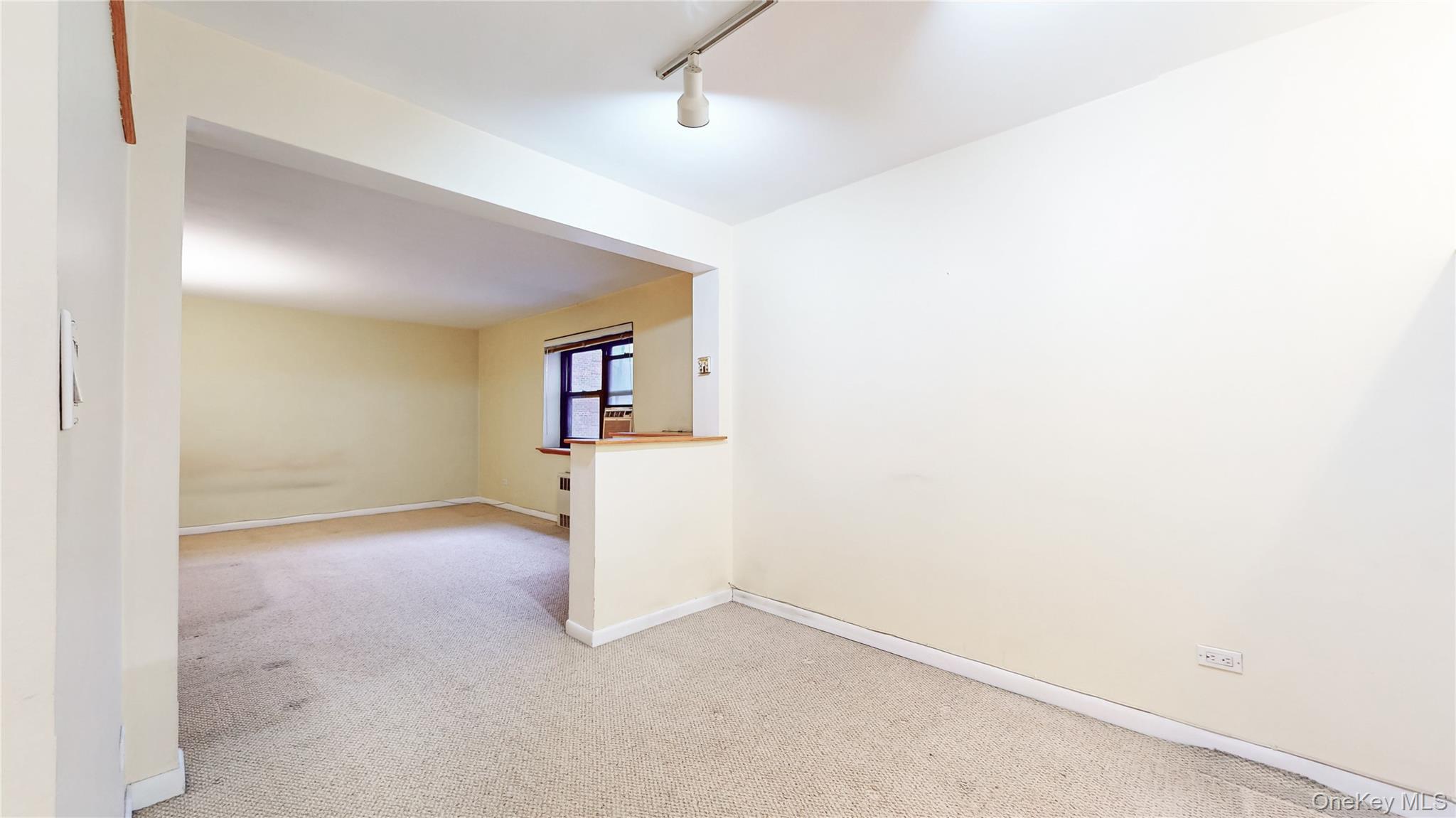 #7 photo, 102-45 67th Rd, קווינס Forest Hills , NY 11375