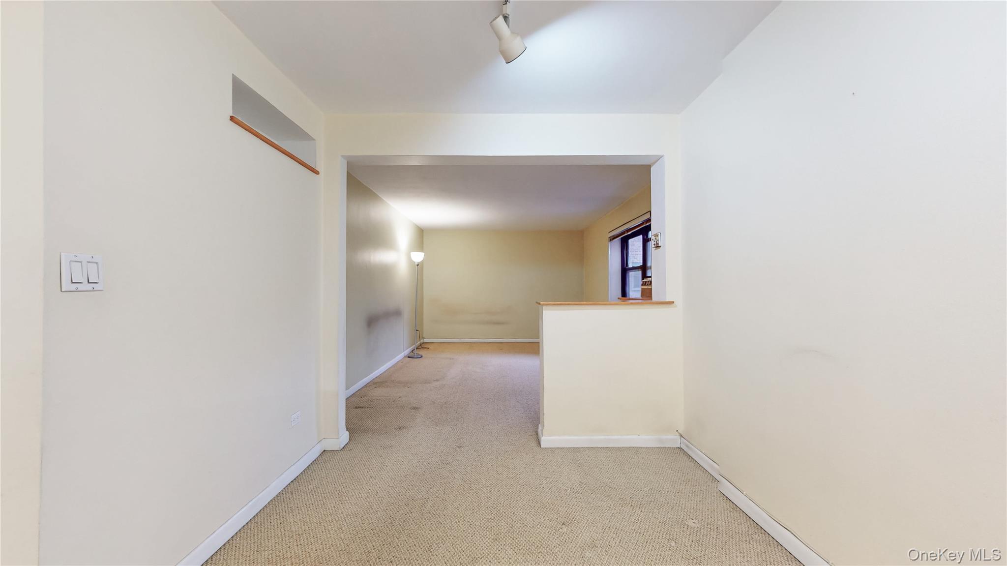 #8 photo, 102-45 67th Rd, קווינס Forest Hills , NY 11375