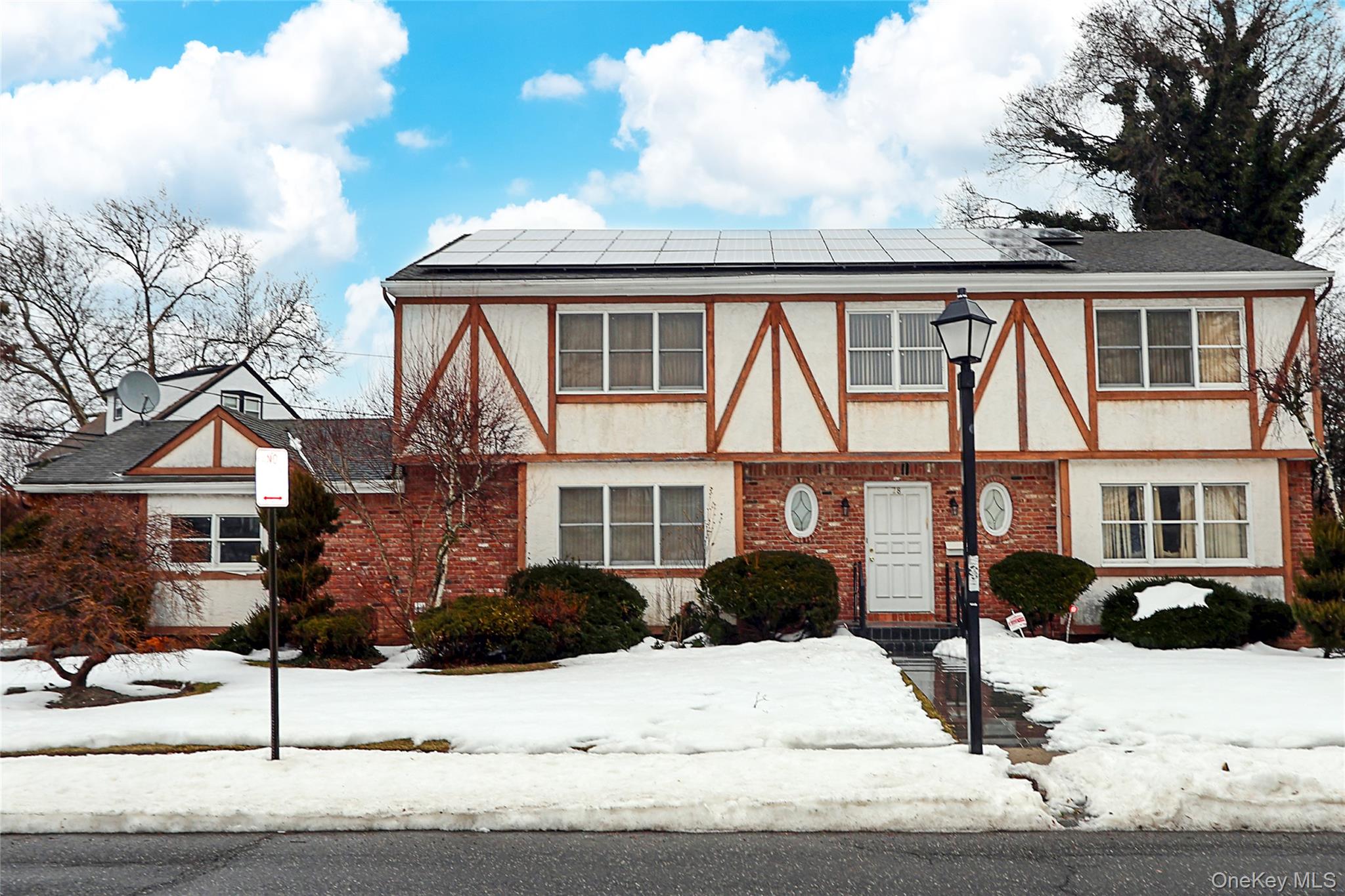 #1 photo, 28 Polo Road, ग्रेट नेक Great Neck , NY 11023