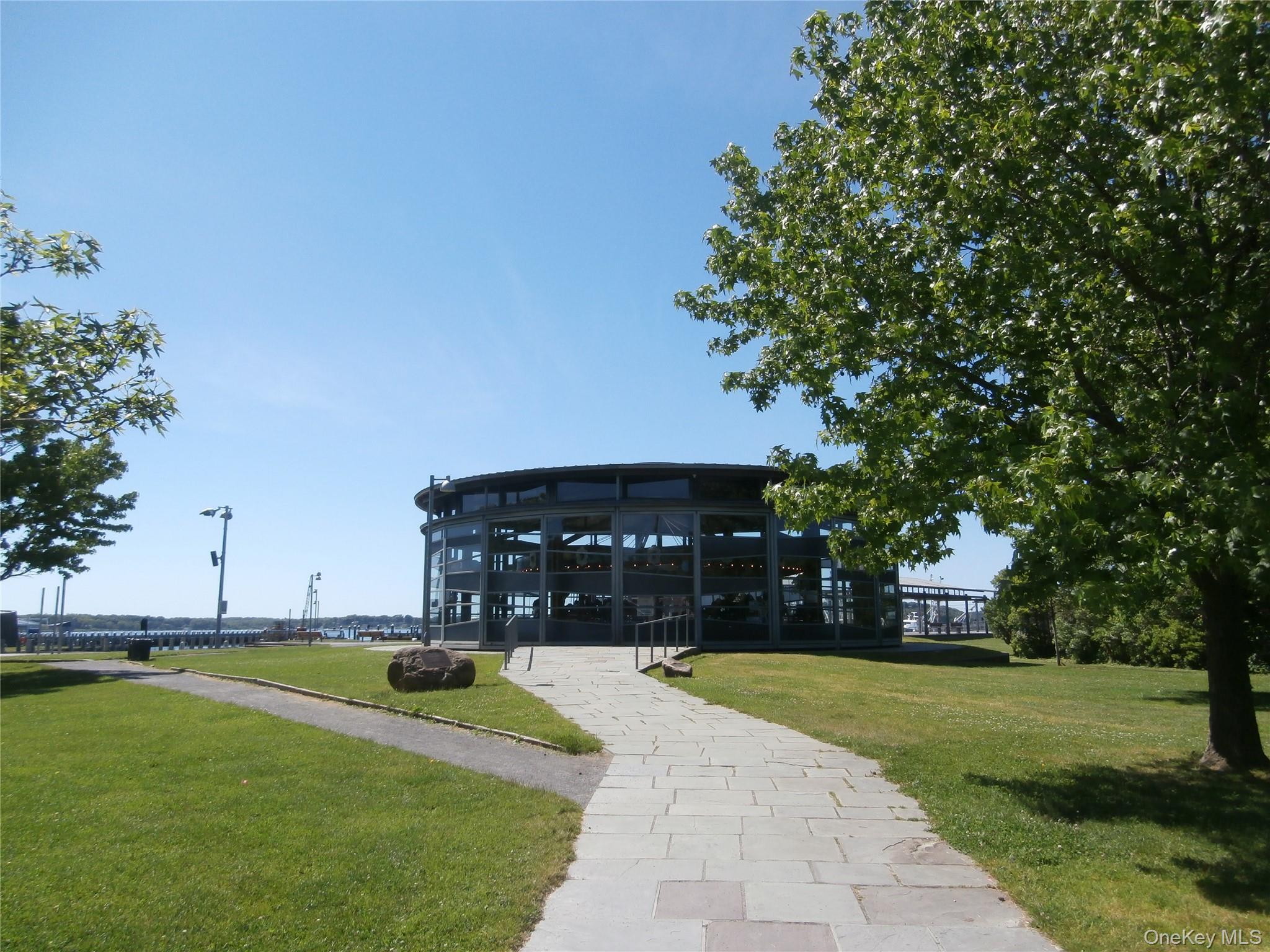 #13 photo, 1000 9th Street, सफ़ोक काउंटी Greenport , NY 11944